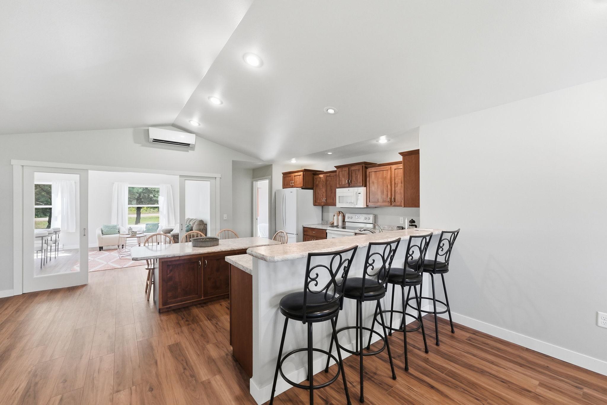 2017 townhouse for sale at 357 Old Glory Drive NE in Alexandria, MN — 2 bed, 3 bath (photo 11 of 33)