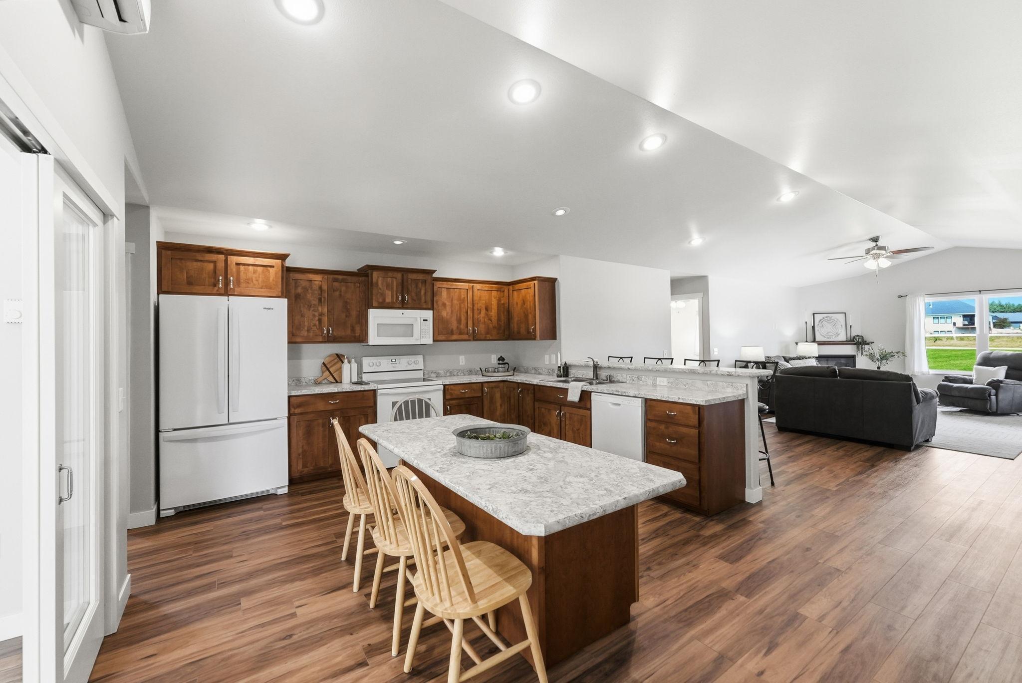 2017 townhouse for sale at 357 Old Glory Drive NE in Alexandria, MN — 2 bed, 3 bath (photo 13 of 33)