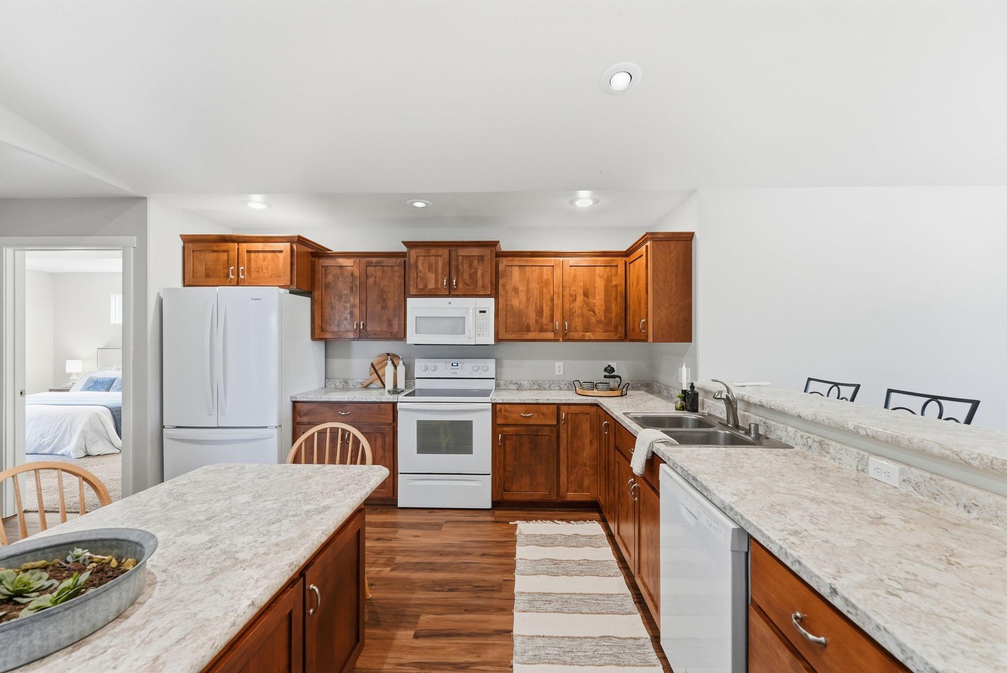 2017 townhouse for sale at 357 Old Glory Drive NE in Alexandria, MN — 2 bed, 3 bath (photo 14 of 33)