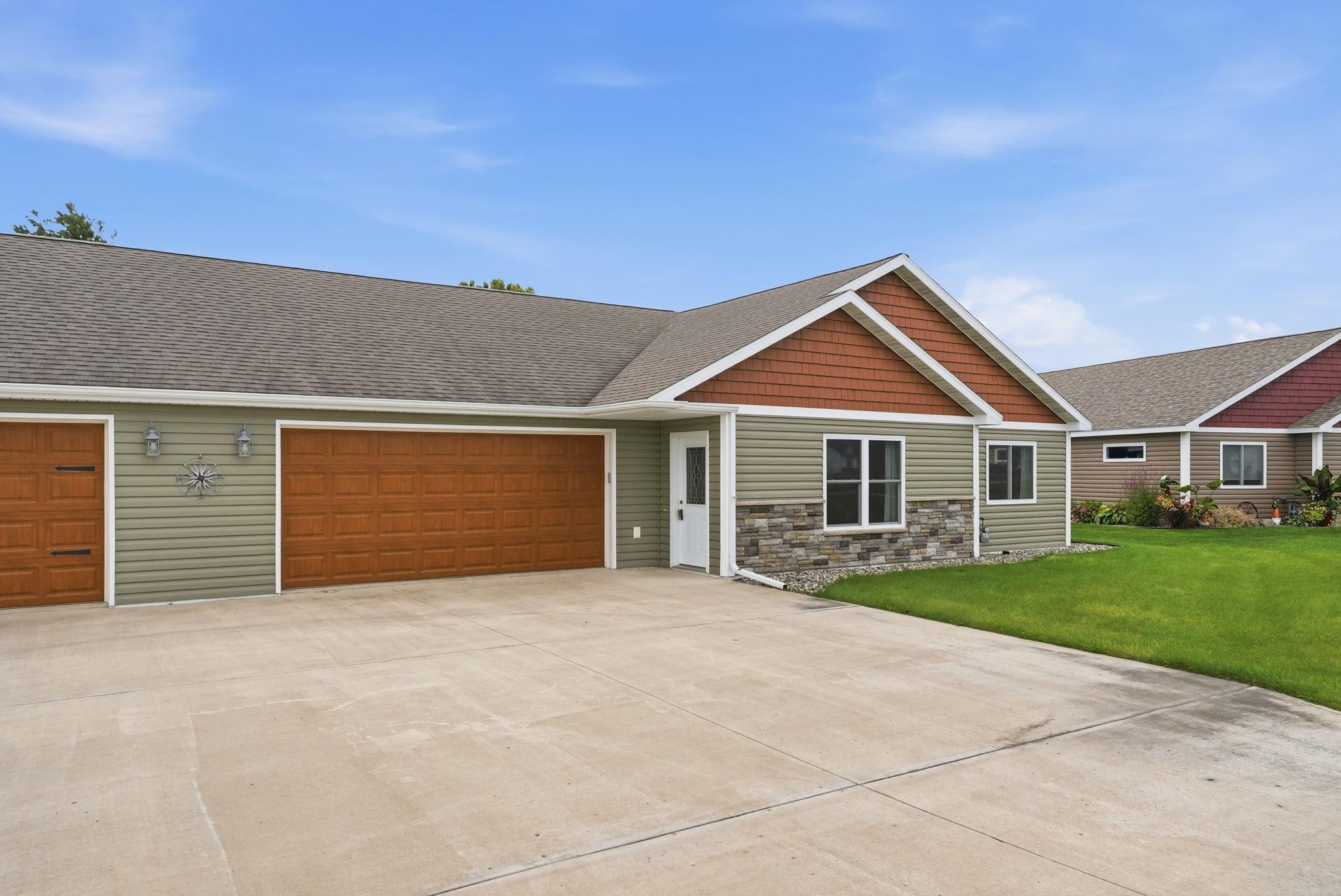 2017 townhouse for sale at 357 Old Glory Drive NE in Alexandria, MN — 2 bed, 3 bath (photo 3 of 33)