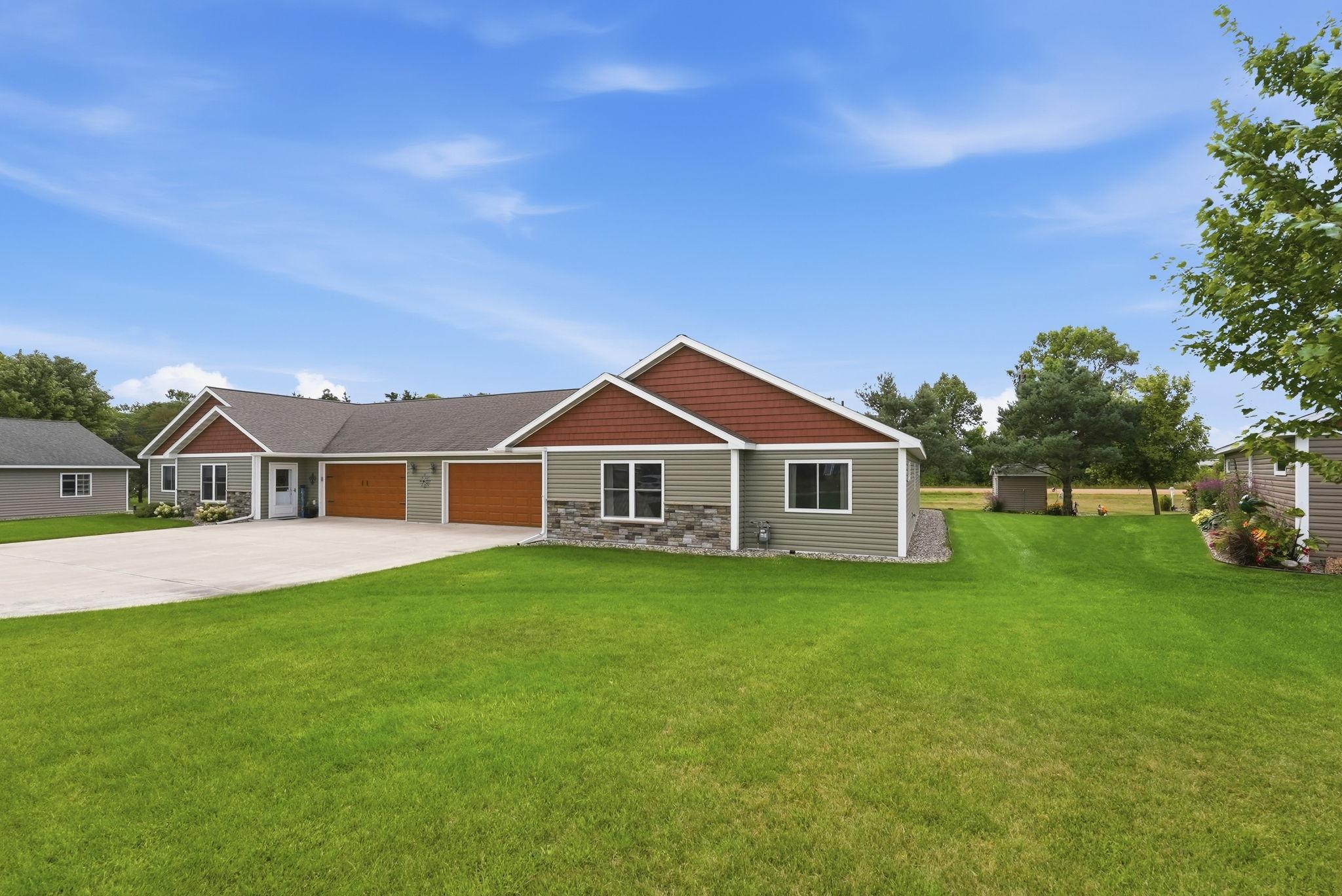 2017 townhouse for sale at 357 Old Glory Drive NE in Alexandria, MN — 2 bed, 3 bath (photo 33 of 33)