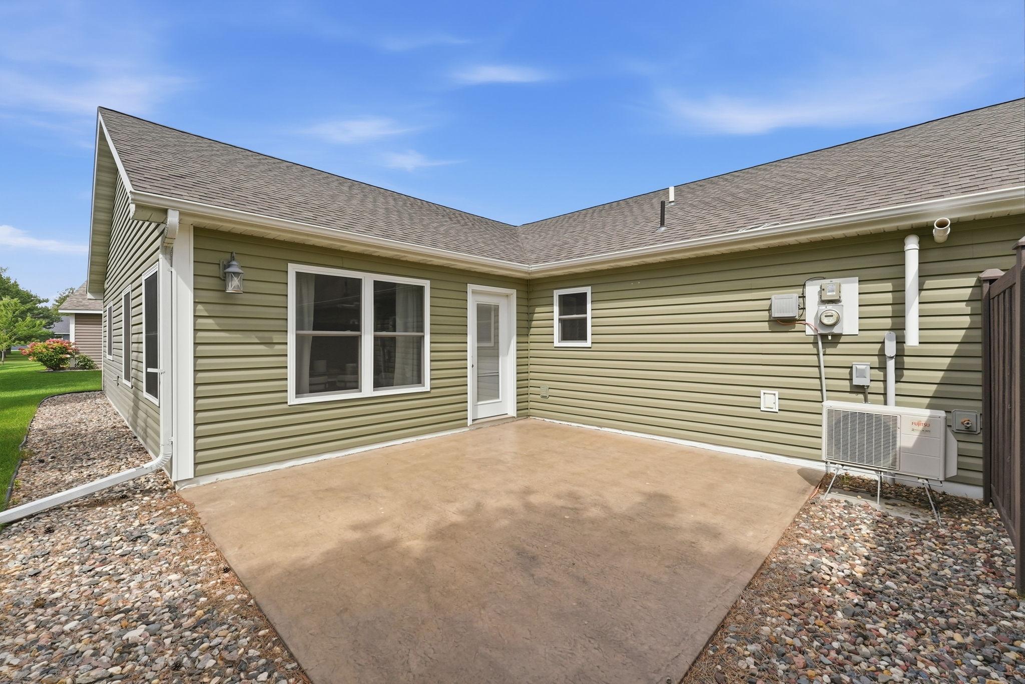 2017 townhouse for sale at 357 Old Glory Drive NE in Alexandria, MN — 2 bed, 3 bath (photo 7 of 33)