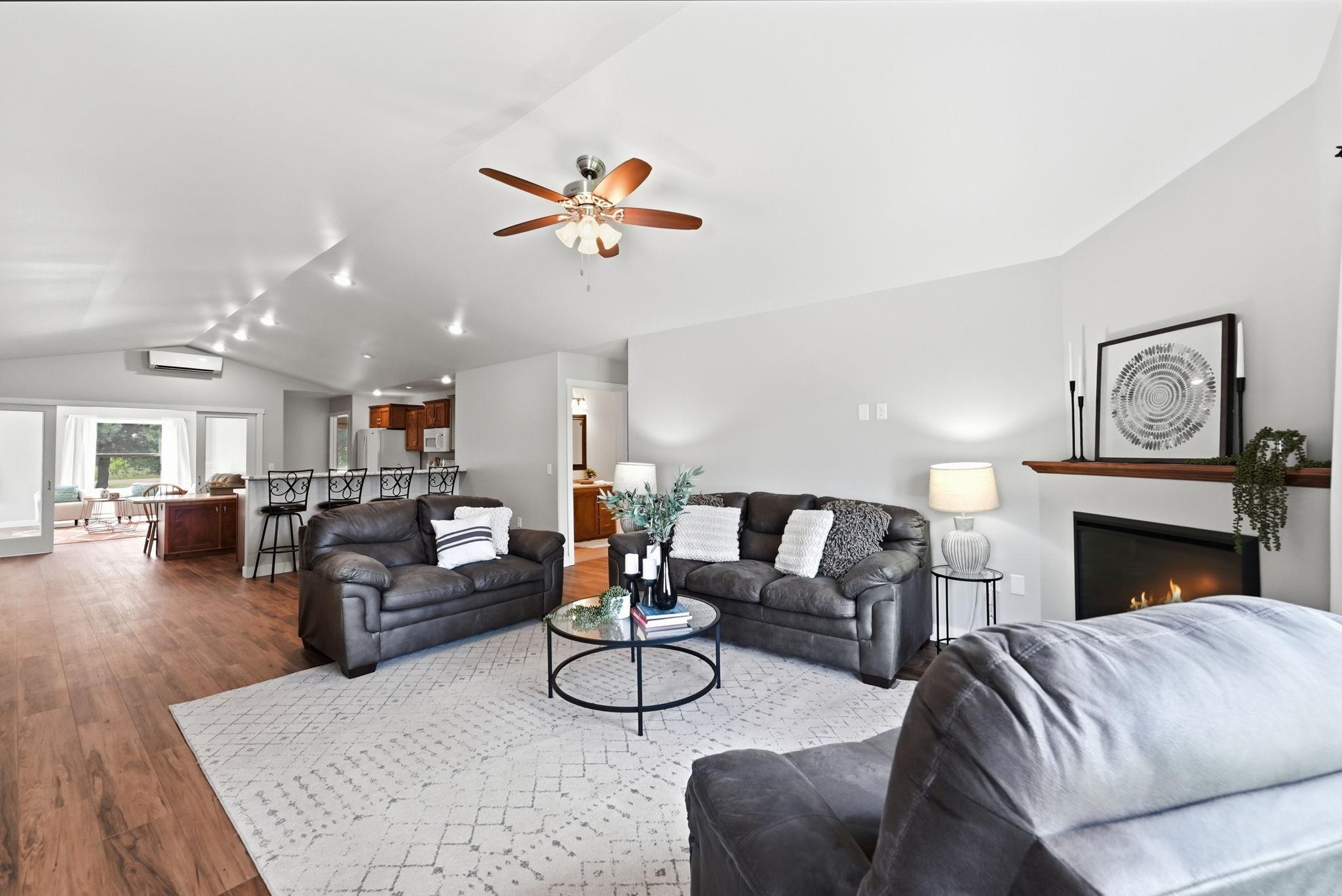 2017 townhouse for sale at 357 Old Glory Drive NE in Alexandria, MN — 2 bed, 3 bath (photo 9 of 33)