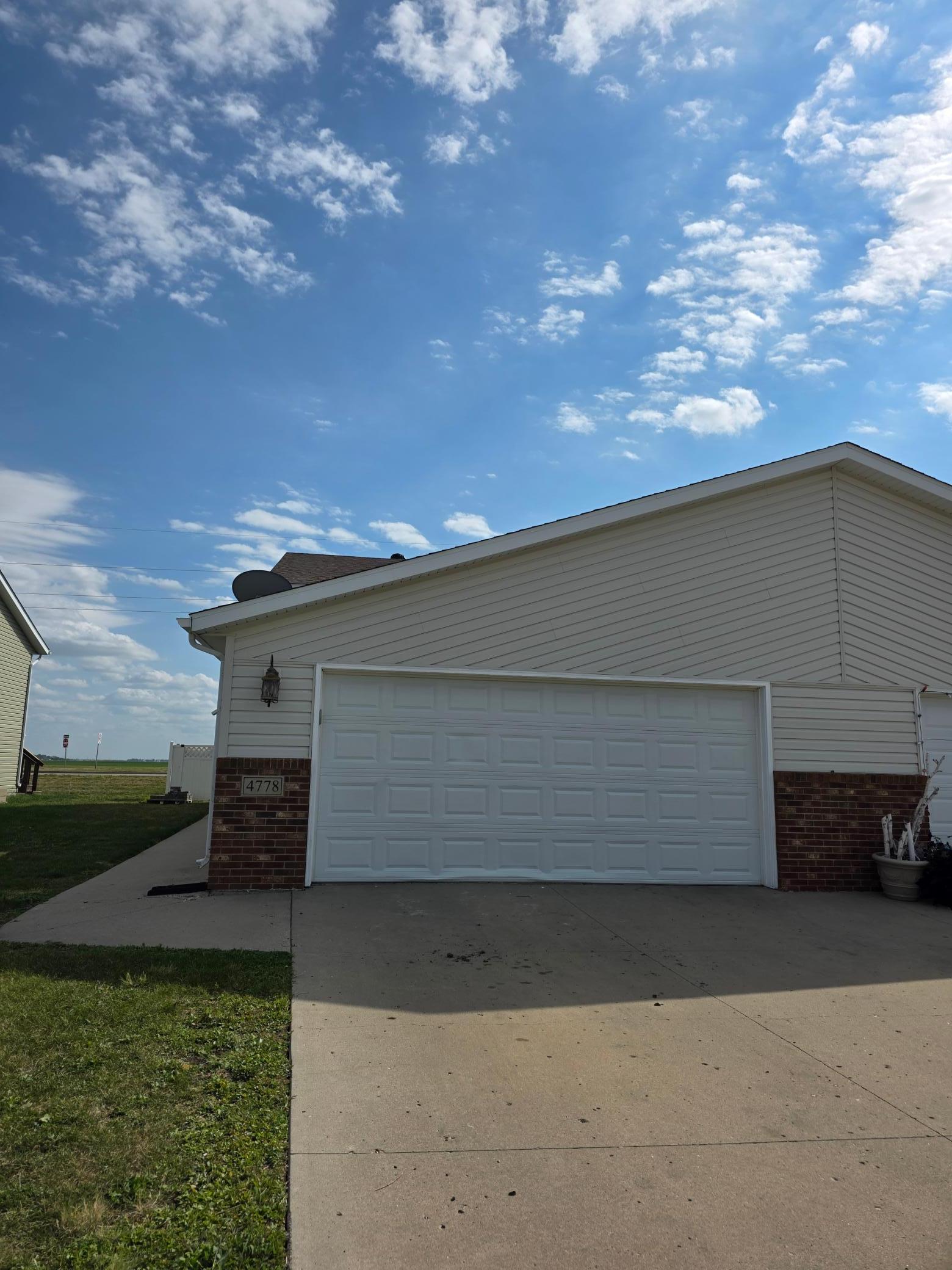 2007 twin home for sale at 4778 51st Avenue S in Fargo, ND — 3 bed, 2 bath