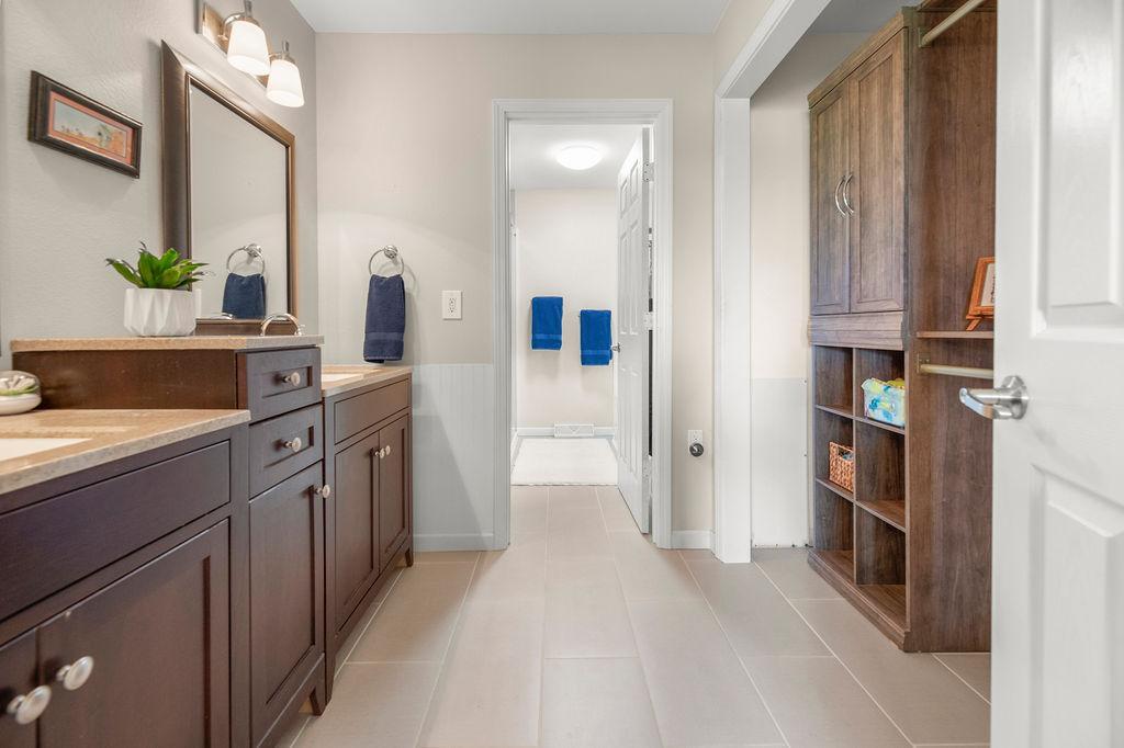 1979 single family home for sale at 175 250th Street N in Hawley, MN — 5 bed, 4 bath (photo 22 of 40)
