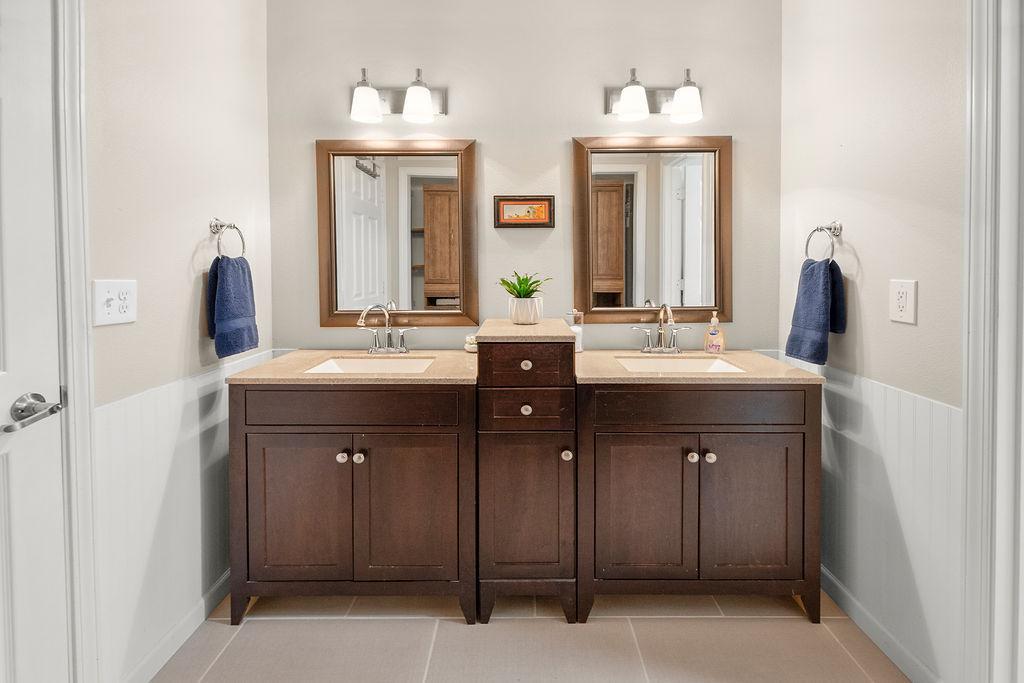 1979 single family home for sale at 175 250th Street N in Hawley, MN — 5 bed, 4 bath (photo 23 of 40)
