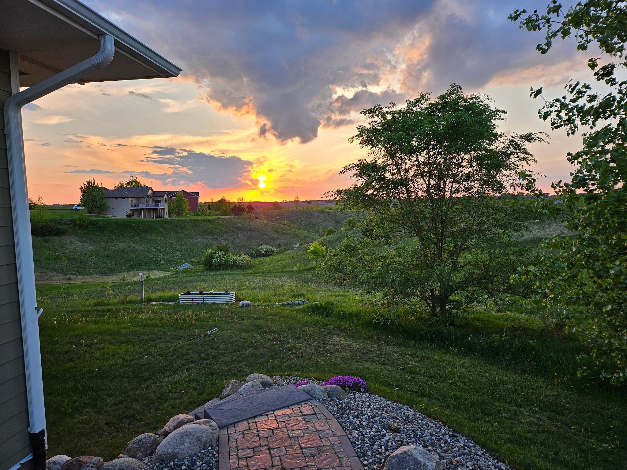 1979 single family home for sale at 175 250th Street N in Hawley, MN — 5 bed, 4 bath (photo 4 of 40)