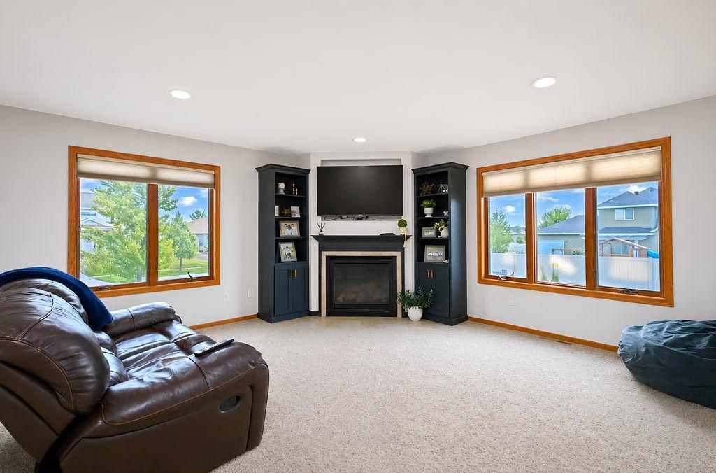 2009 single family home for sale at 1809 Pentland Street in West Fargo, ND — 4 bed, 5 bath (photo 13 of 47)