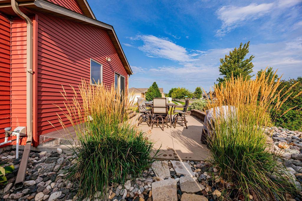 2009 single family home for sale at 1809 Pentland Street in West Fargo, ND — 4 bed, 5 bath (photo 3 of 47)