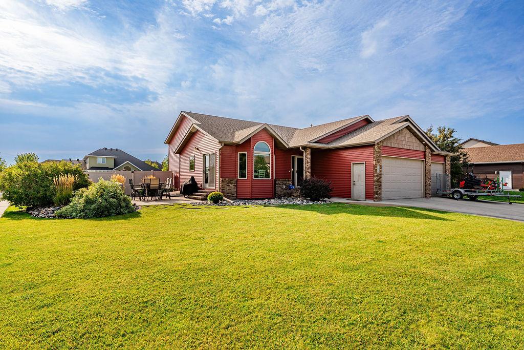 2009 single family home for sale at 1809 Pentland Street in West Fargo, ND — 4 bed, 5 bath (photo 4 of 47)