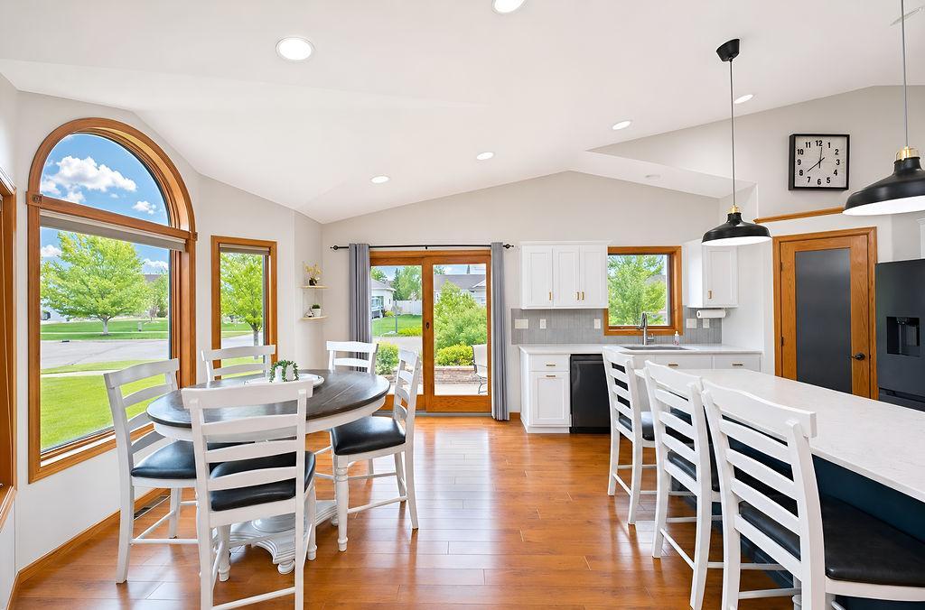 2009 single family home for sale at 1809 Pentland Street in West Fargo, ND — 4 bed, 5 bath (photo 5 of 47)
