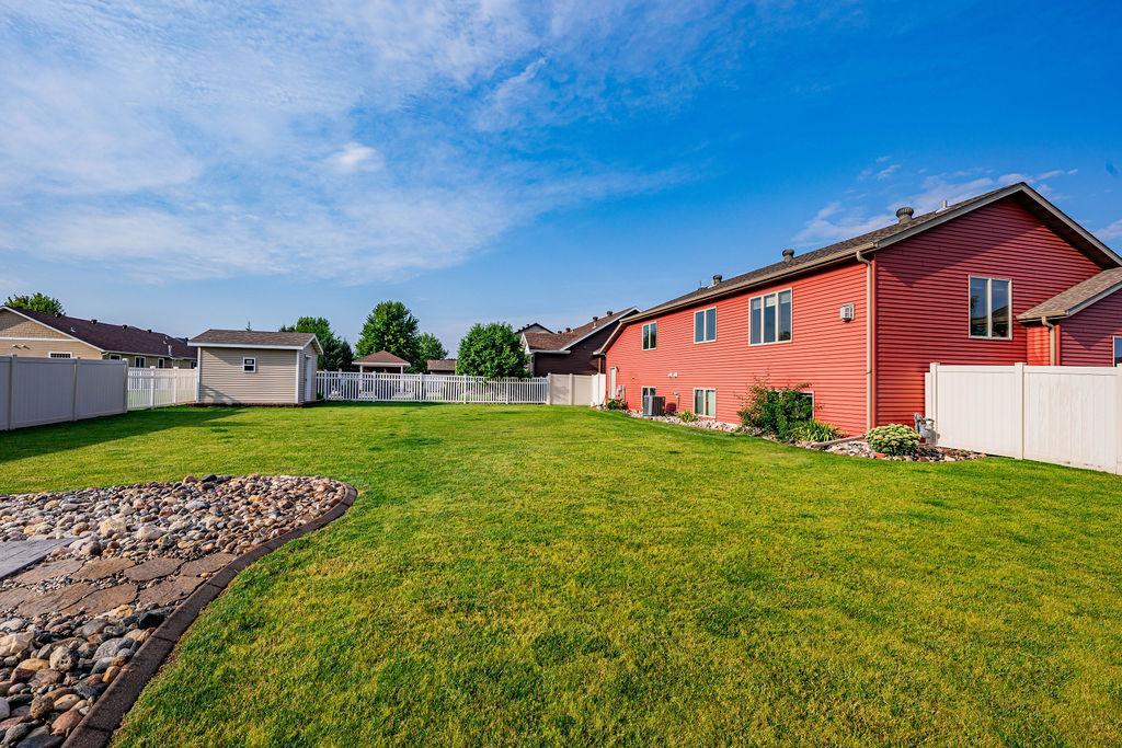 2009 single family home for sale at 1809 Pentland Street in West Fargo, ND — 4 bed, 5 bath (photo 43 of 47)