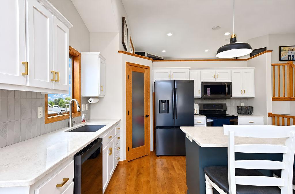 2009 single family home for sale at 1809 Pentland Street in West Fargo, ND — 4 bed, 5 bath (photo 7 of 47)