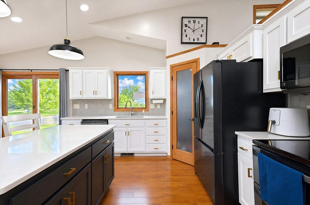 2009 single family home for sale at 1809 Pentland Street in West Fargo, ND — 4 bed, 5 bath (photo 8 of 47)