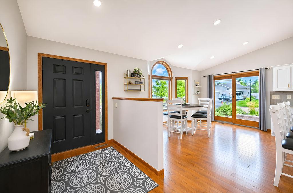 2009 single family home for sale at 1809 Pentland Street in West Fargo, ND — 4 bed, 5 bath (photo 9 of 47)