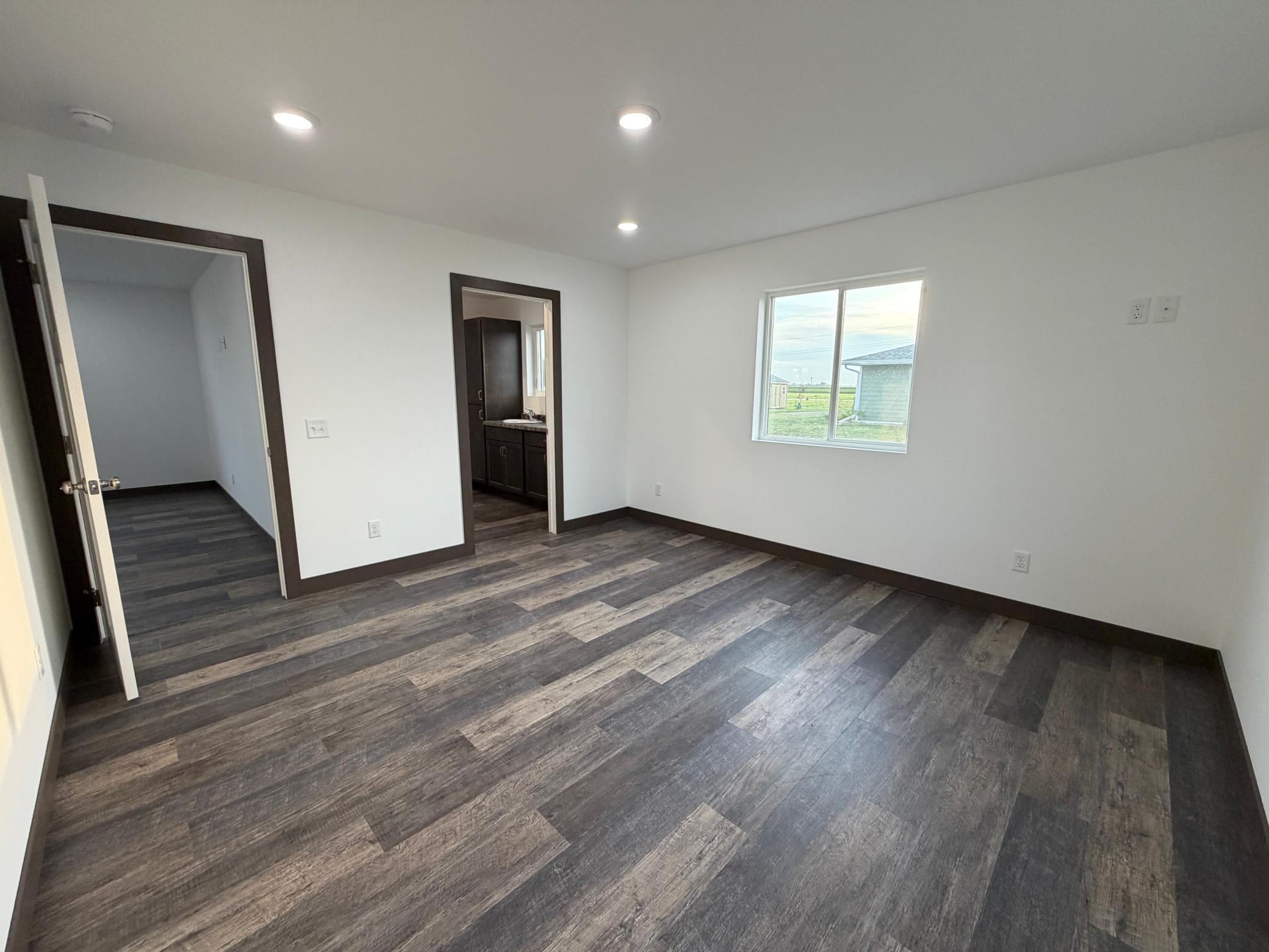 2025 single family home for sale at 100 Oak Crest Blvd in Roseau, MN — 3 bed, 2 bath (photo 11 of 23)