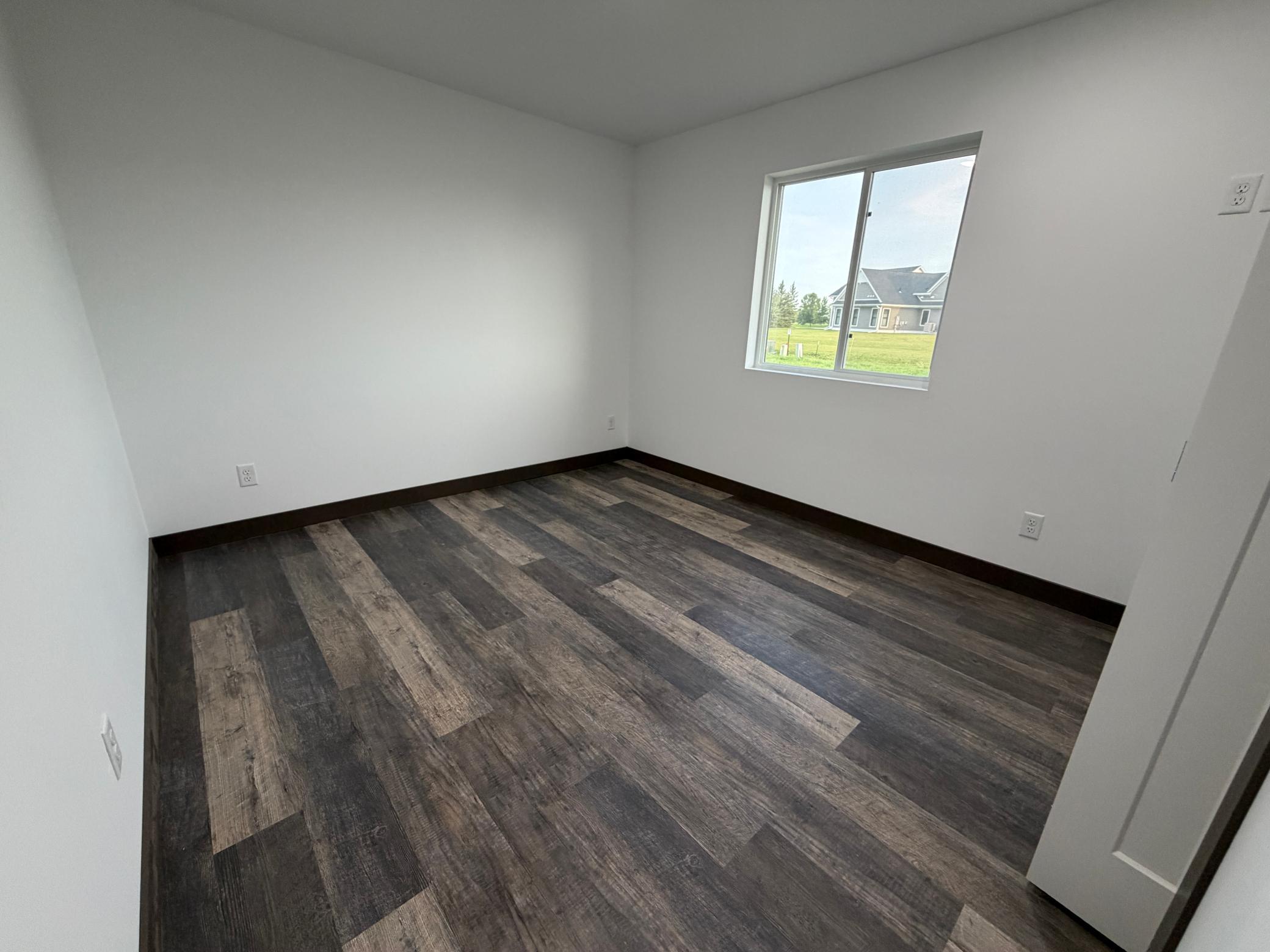 2025 single family home for sale at 100 Oak Crest Blvd in Roseau, MN — 3 bed, 2 bath (photo 16 of 23)