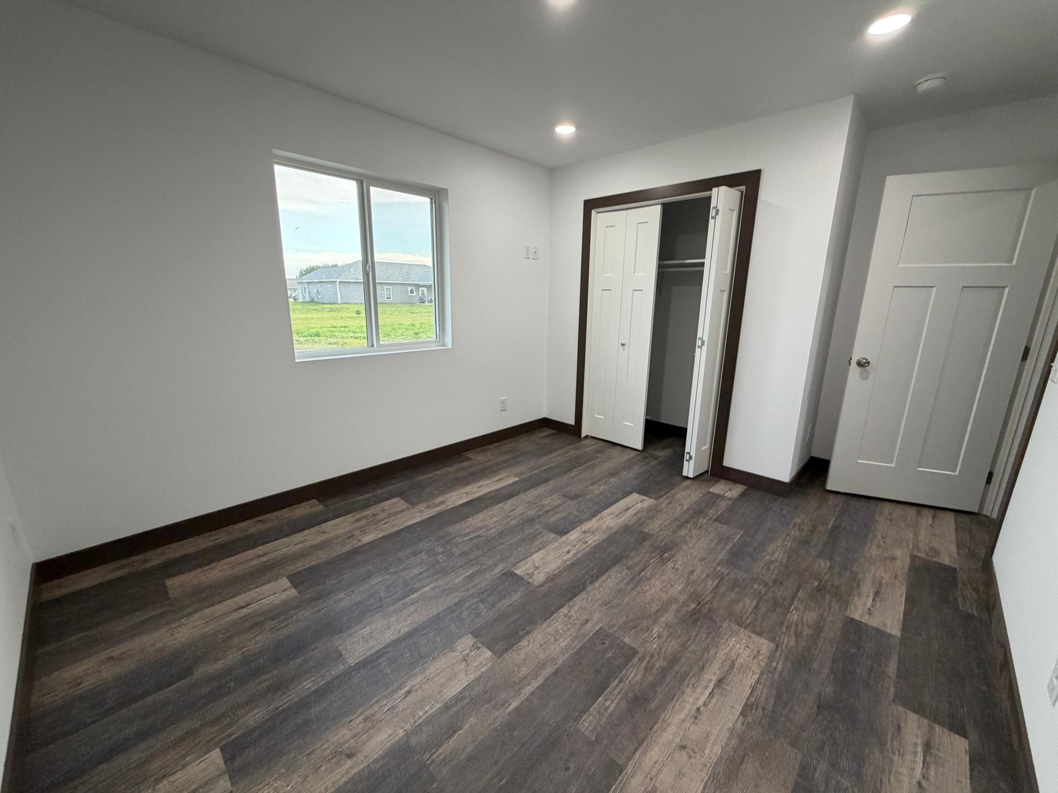 2025 single family home for sale at 100 Oak Crest Blvd in Roseau, MN — 3 bed, 2 bath (photo 17 of 23)