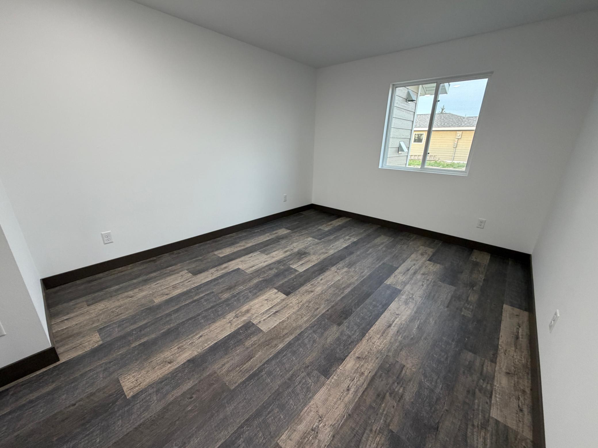 2025 single family home for sale at 100 Oak Crest Blvd in Roseau, MN — 3 bed, 2 bath (photo 20 of 23)