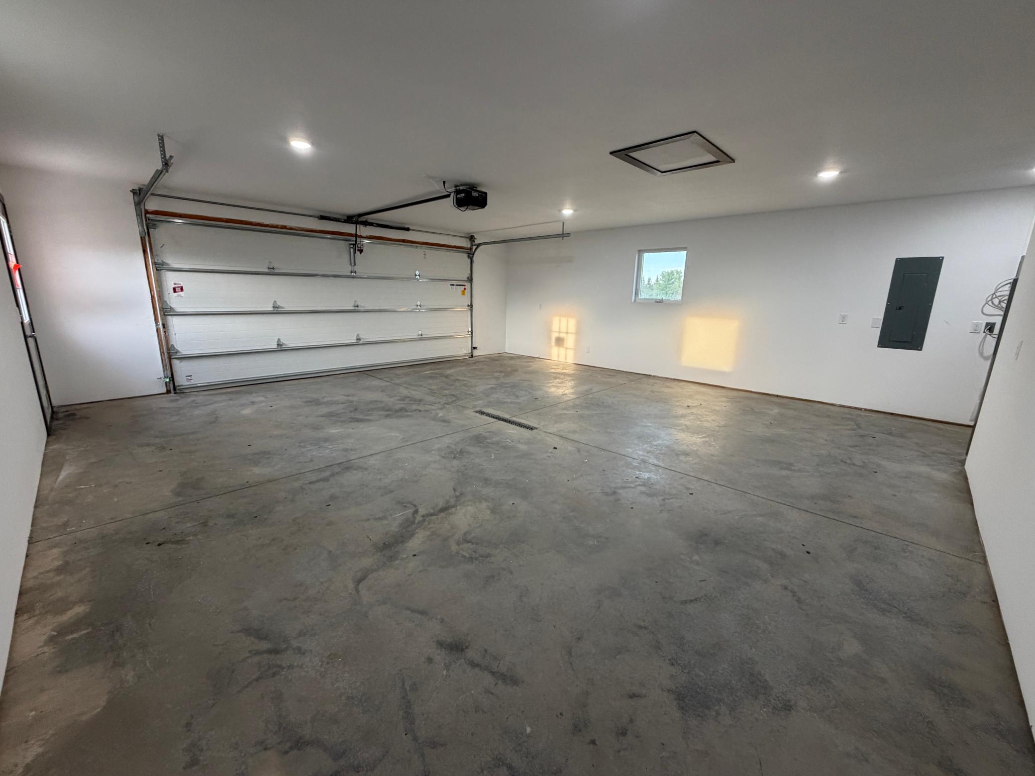 2025 single family home for sale at 100 Oak Crest Blvd in Roseau, MN — 3 bed, 2 bath (photo 22 of 23)