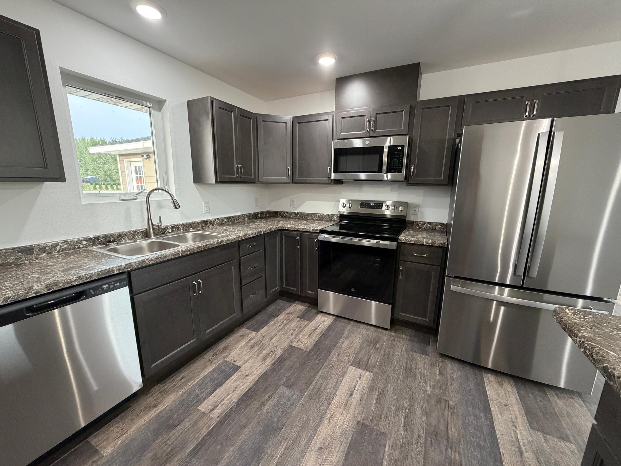 2025 single family home for sale at 100 Oak Crest Blvd in Roseau, MN — 3 bed, 2 bath (photo 6 of 23)