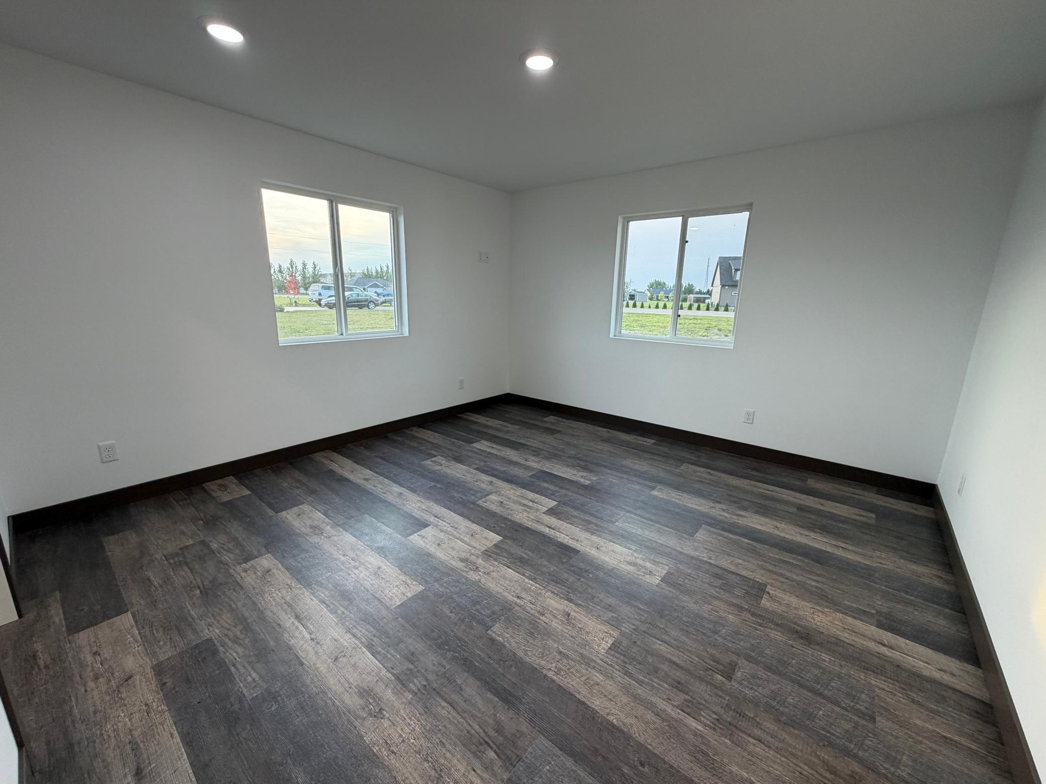 2025 single family home for sale at 100 Oak Crest Blvd in Roseau, MN — 3 bed, 2 bath (photo 10 of 23)