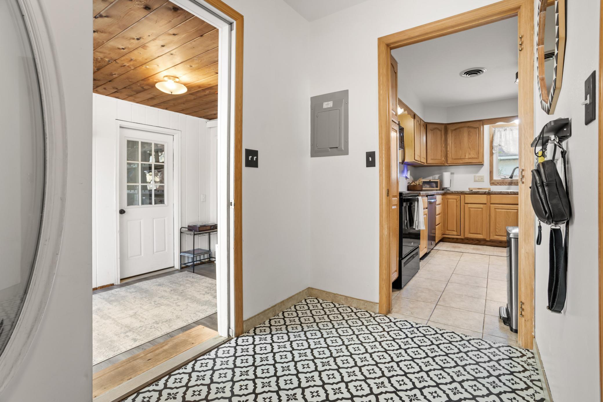 1950 single family home for sale at 332 Willow Street E in Detroit Lakes, MN — 2 bed, 1 bath (photo 21 of 37)