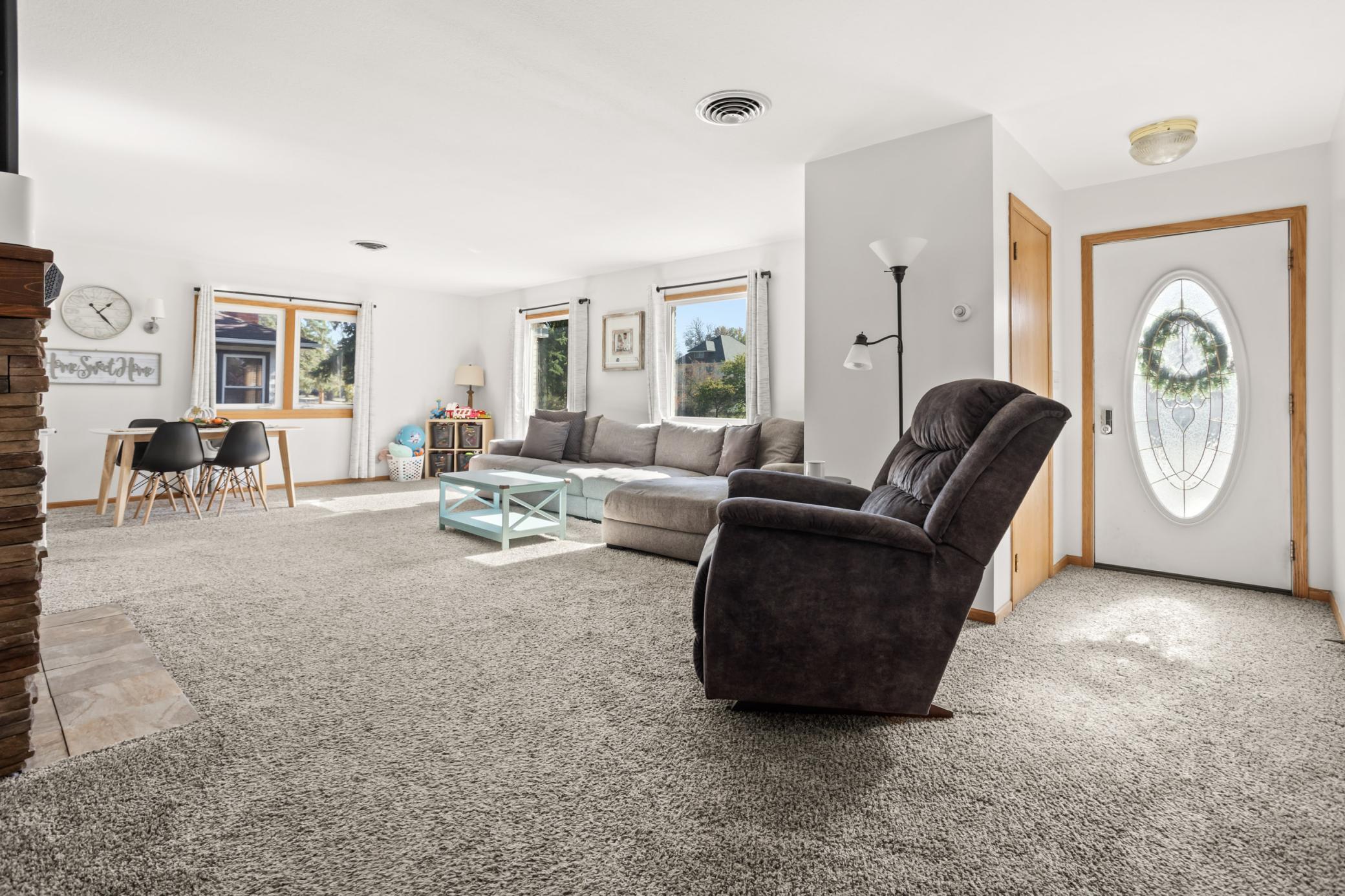 1950 single family home for sale at 332 Willow Street E in Detroit Lakes, MN — 2 bed, 1 bath (photo 4 of 37)