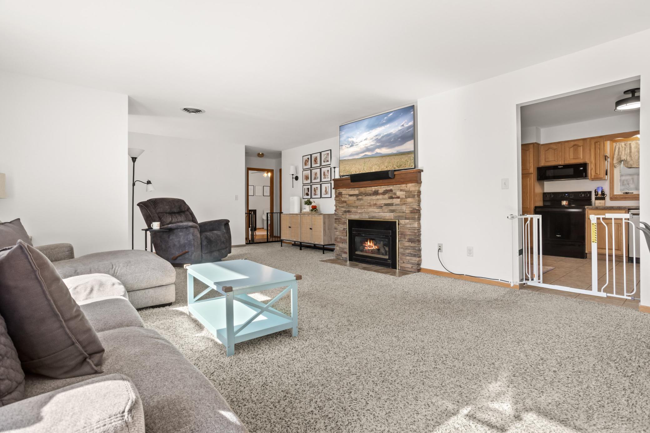 1950 single family home for sale at 332 Willow Street E in Detroit Lakes, MN — 2 bed, 1 bath (photo 5 of 37)