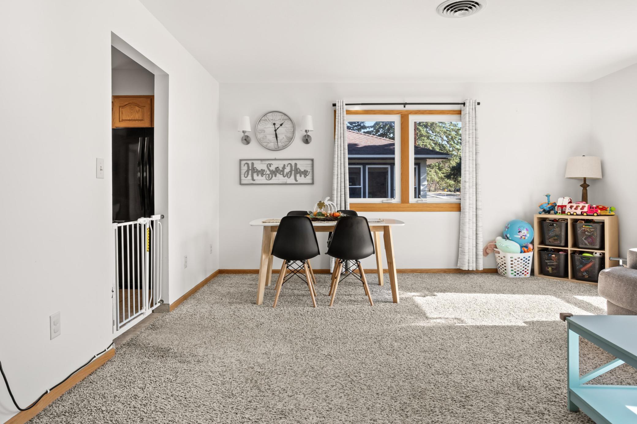 1950 single family home for sale at 332 Willow Street E in Detroit Lakes, MN — 2 bed, 1 bath (photo 7 of 37)