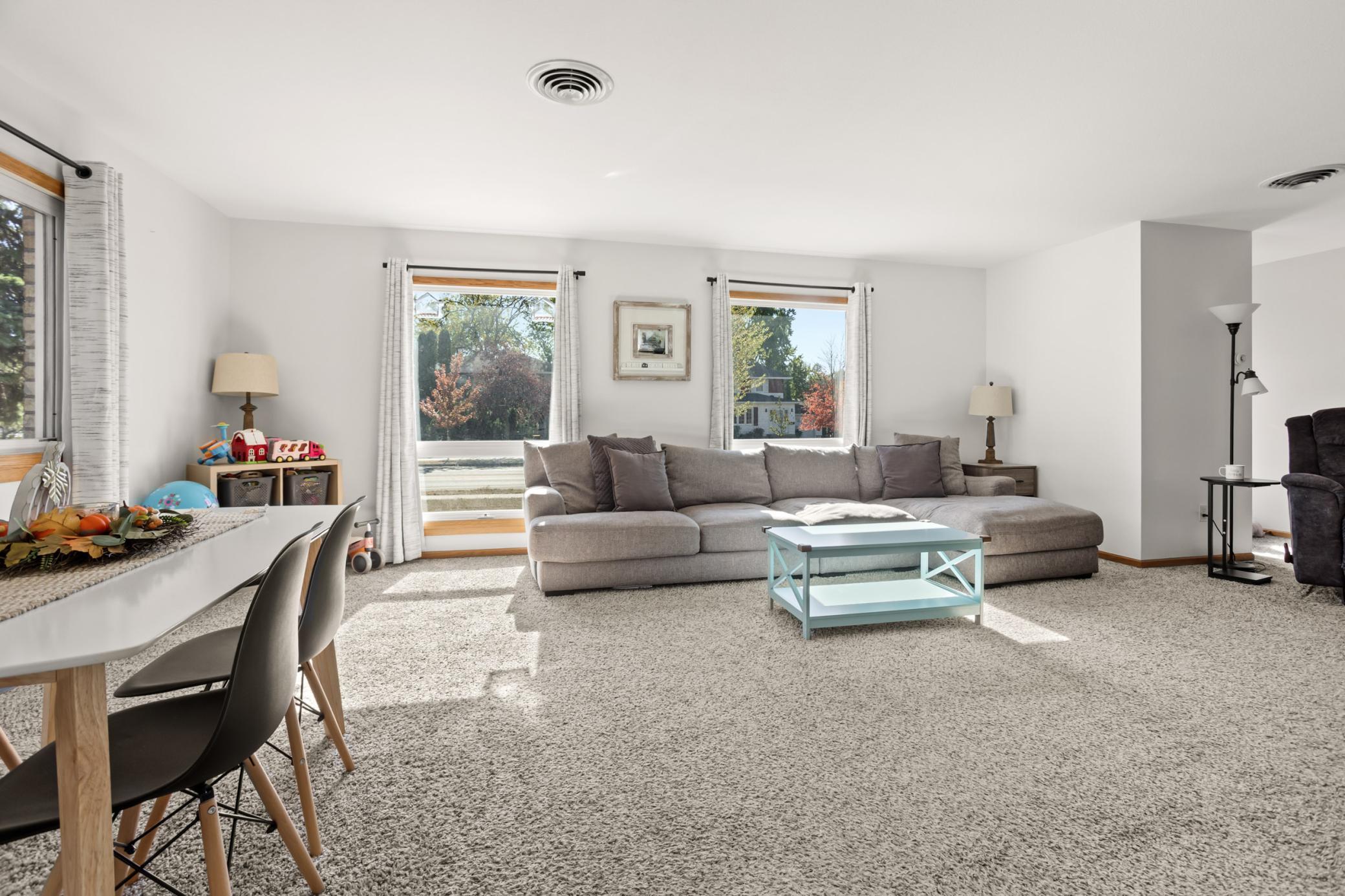 1950 single family home for sale at 332 Willow Street E in Detroit Lakes, MN — 2 bed, 1 bath (photo 8 of 37)