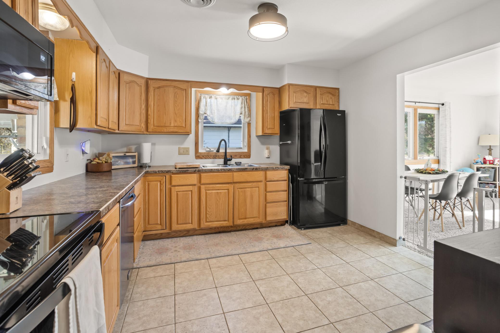 1950 single family home for sale at 332 Willow Street E in Detroit Lakes, MN — 2 bed, 1 bath (photo 10 of 37)