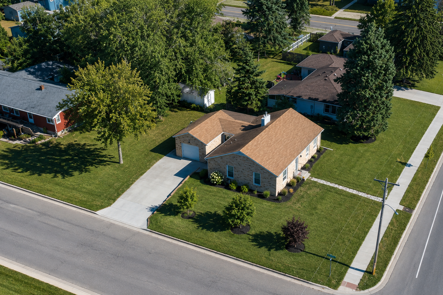 1950 single family home for sale at 332 Willow Street E in Detroit Lakes, MN — 2 bed, 1 bath (photo 2 of 37)