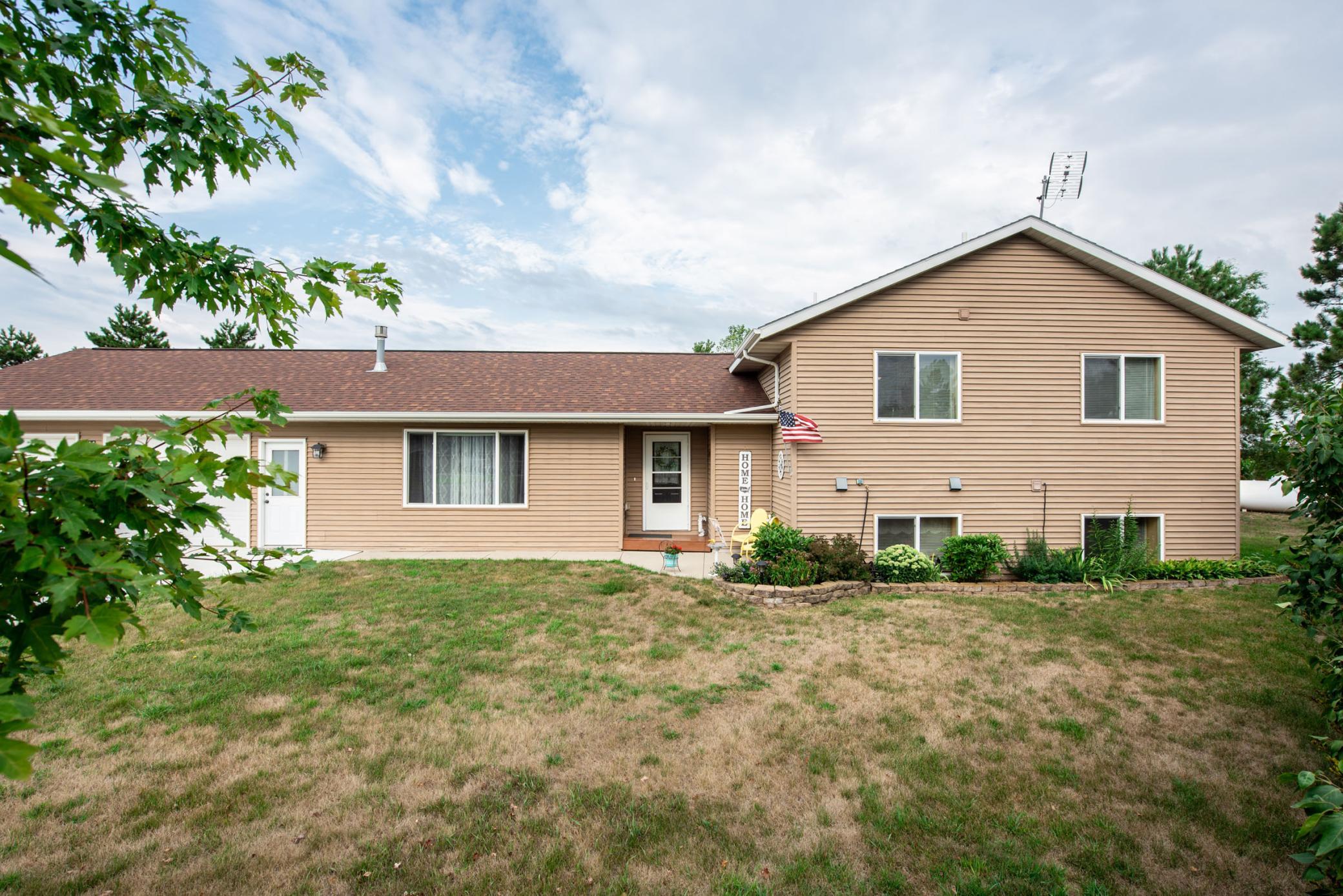 2003 single family home for sale at 614 W Colfax Street in Parkers Prairie, MN — 4 bed, 2 bath (photo 2 of 34)