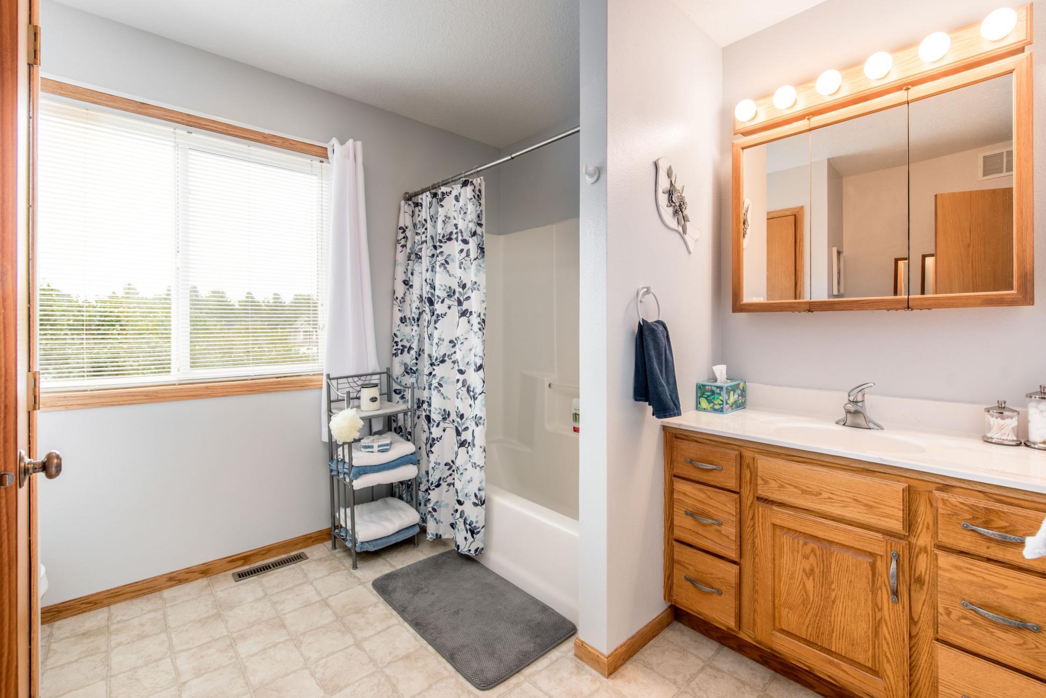 2003 single family home for sale at 614 W Colfax Street in Parkers Prairie, MN — 4 bed, 2 bath (photo 11 of 34)