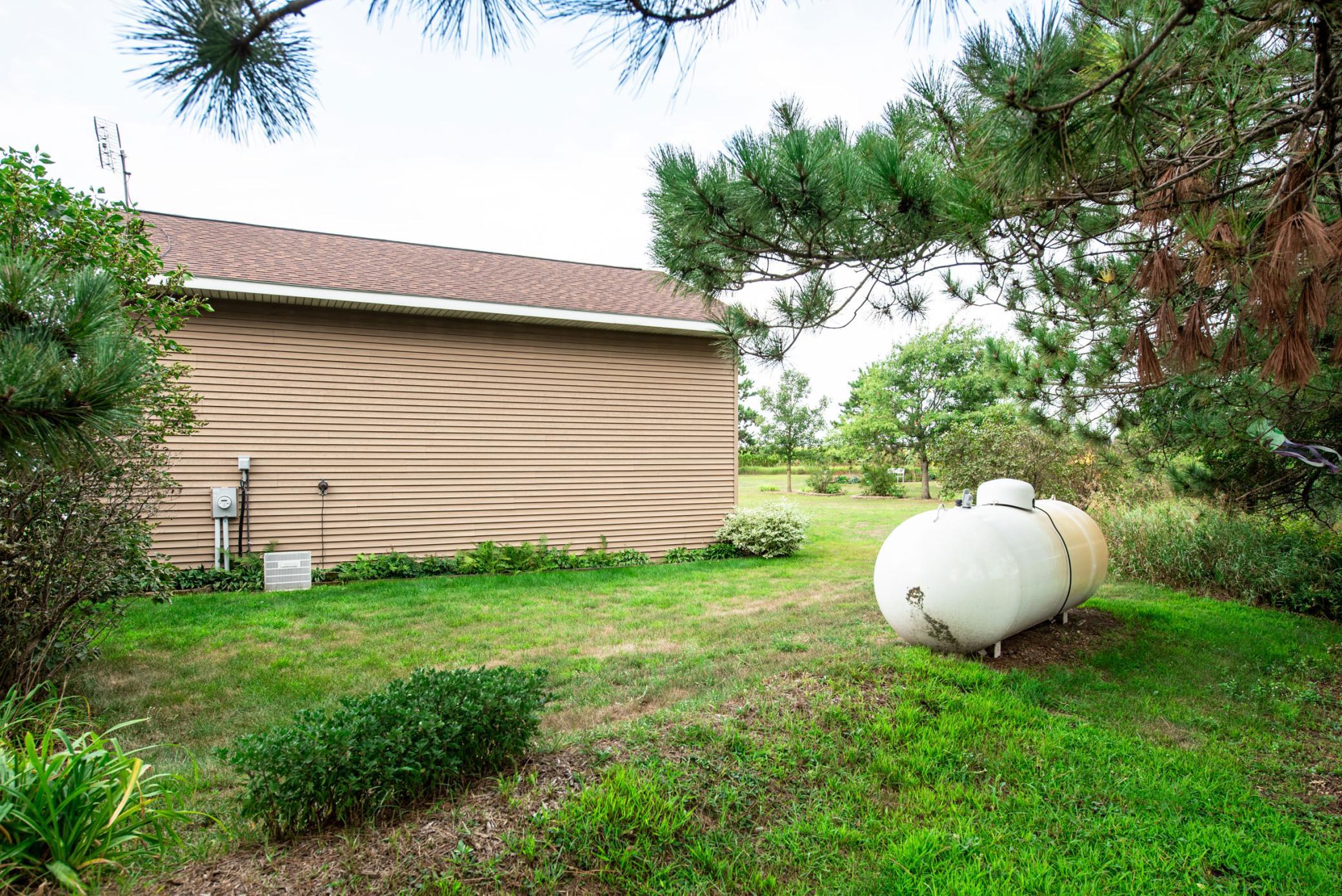2003 single family home for sale at 614 W Colfax Street in Parkers Prairie, MN — 4 bed, 2 bath (photo 22 of 34)