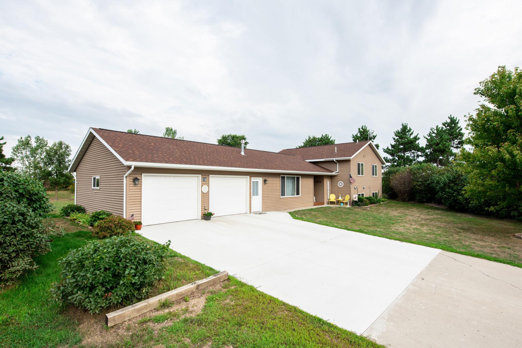 2003 single family home for sale at 614 W Colfax Street in Parkers Prairie, MN — 4 bed, 2 bath (photo 34 of 34)