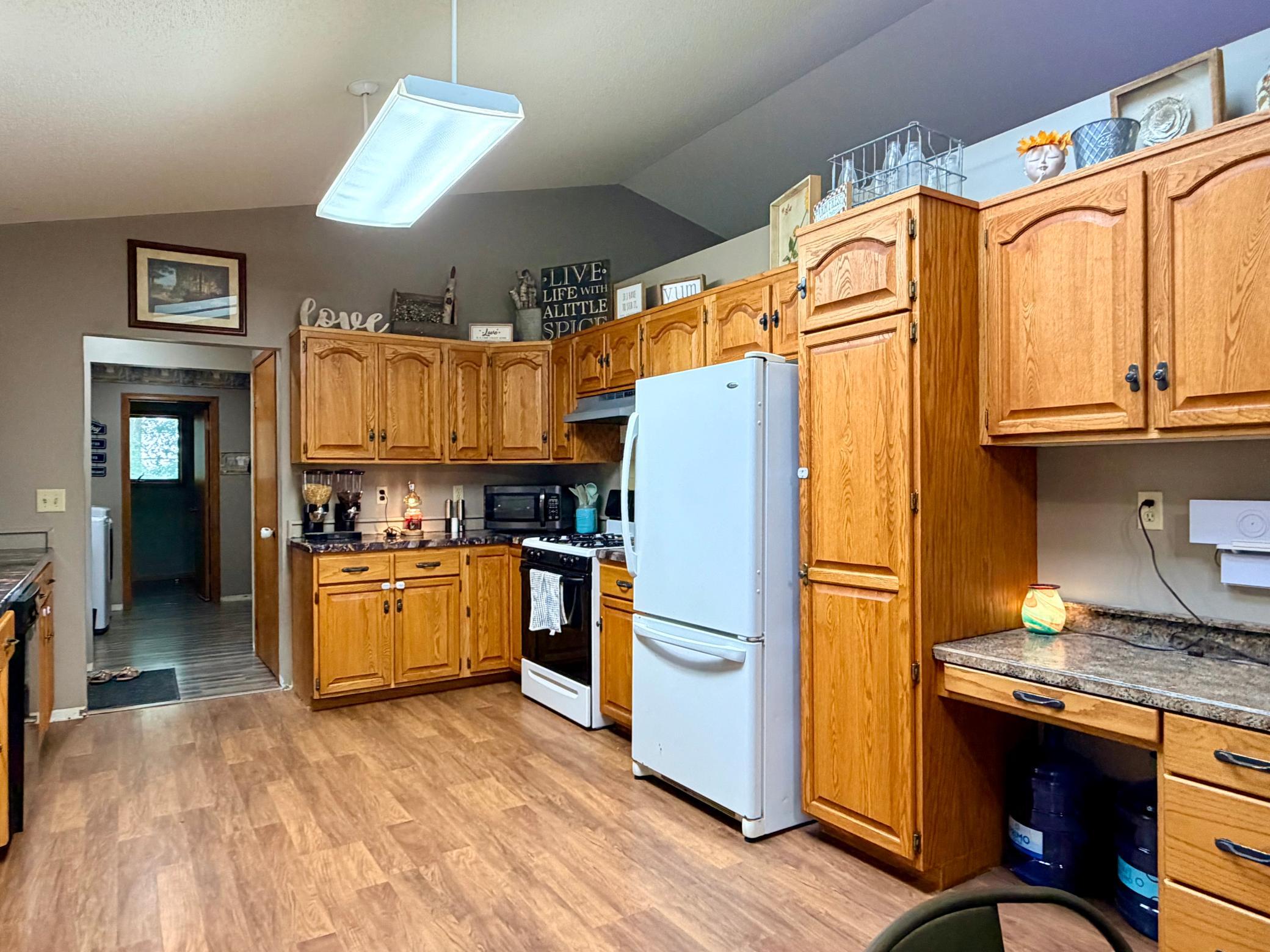 1995 single family home for sale at 506 Jackson Street E in Parkers Prairie, MN — 3 bed, 2 bath (photo 5 of 46)