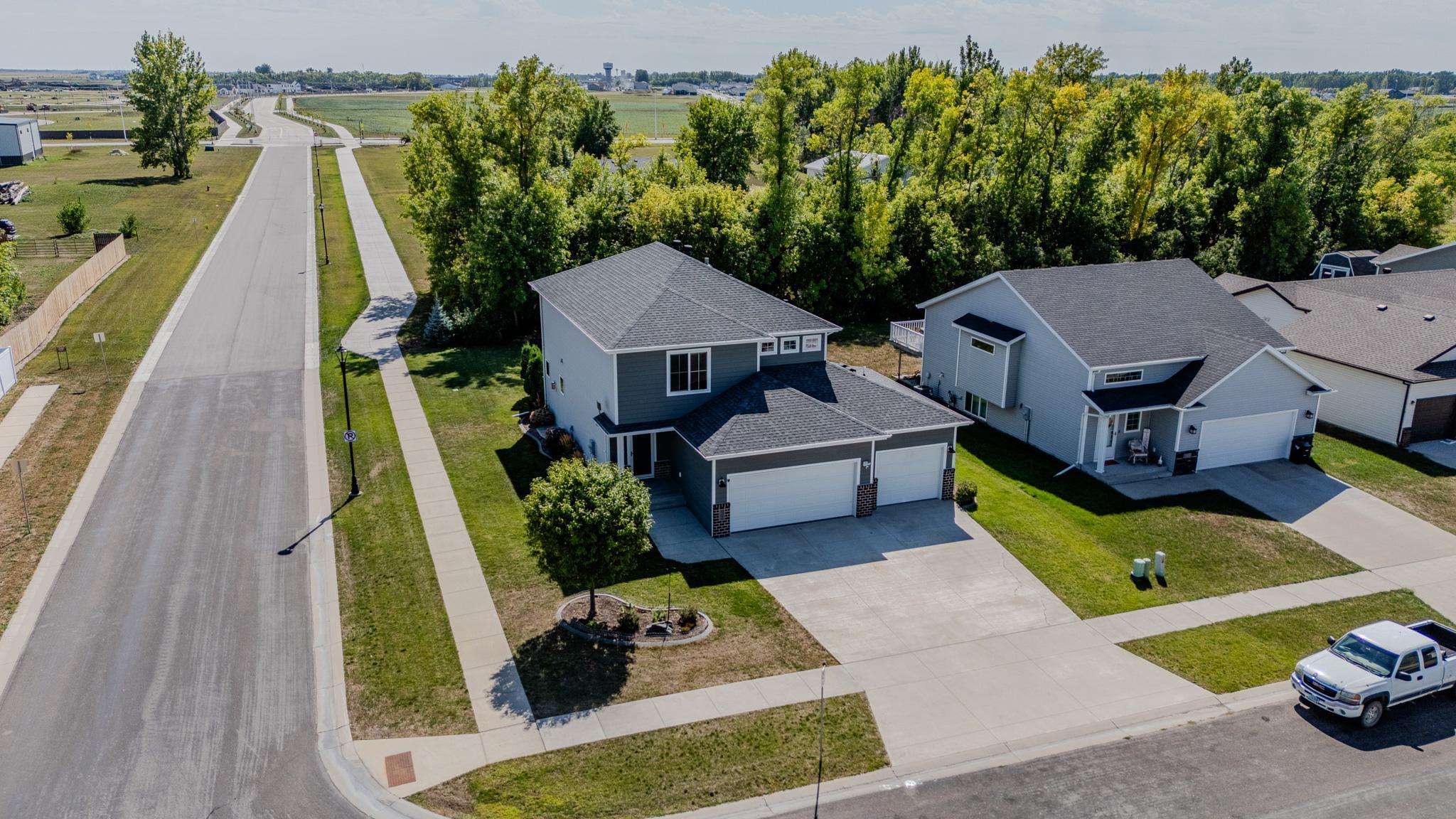 2017 single family home for sale at 6204 63rd Avenue S in Fargo, ND — 5 bed, 4 bath (photo 3 of 74)