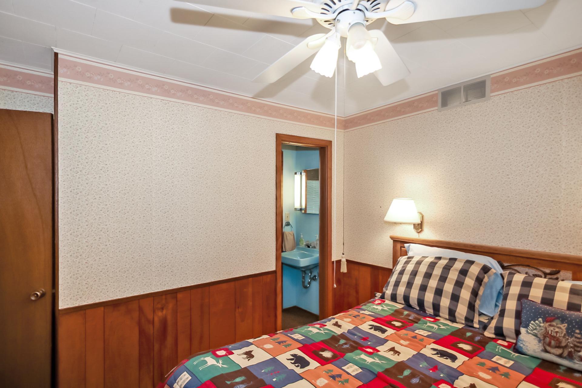 1969 single family home for sale at 5553 Wilderness Road in Pequot Lakes, MN — 2 bed, 2 bath (photo 12 of 36)