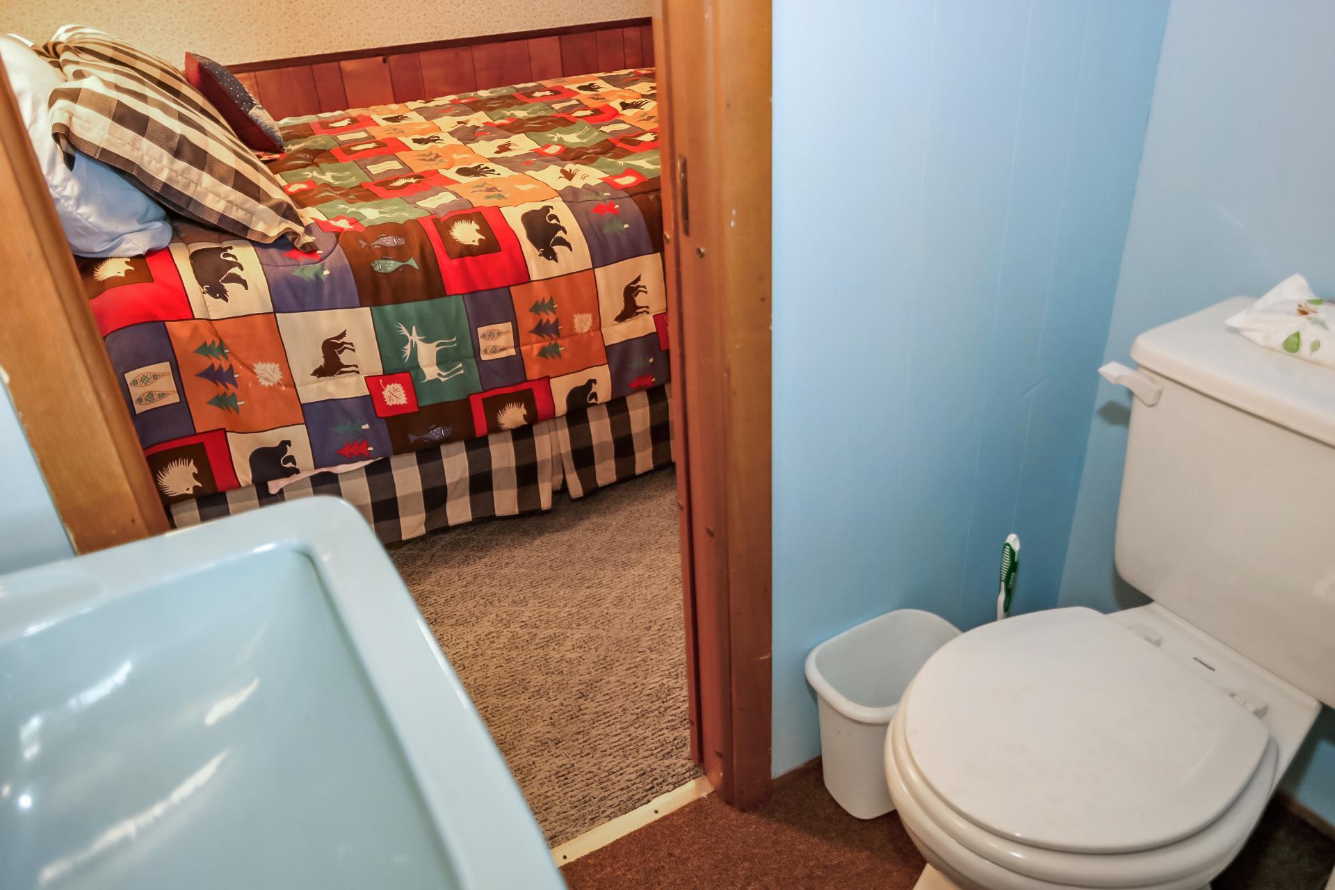 1969 single family home for sale at 5553 Wilderness Road in Pequot Lakes, MN — 2 bed, 2 bath (photo 20 of 36)