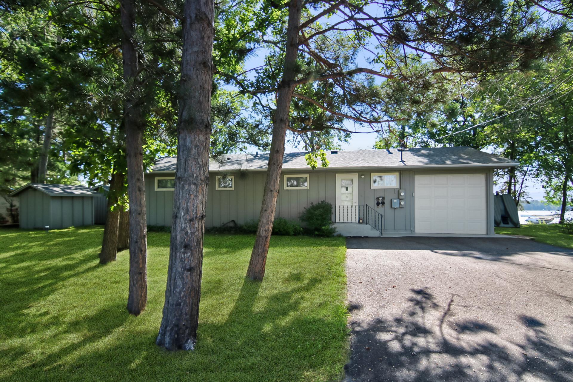 1969 single family home for sale at 5553 Wilderness Road in Pequot Lakes, MN — 2 bed, 2 bath (photo 4 of 36)