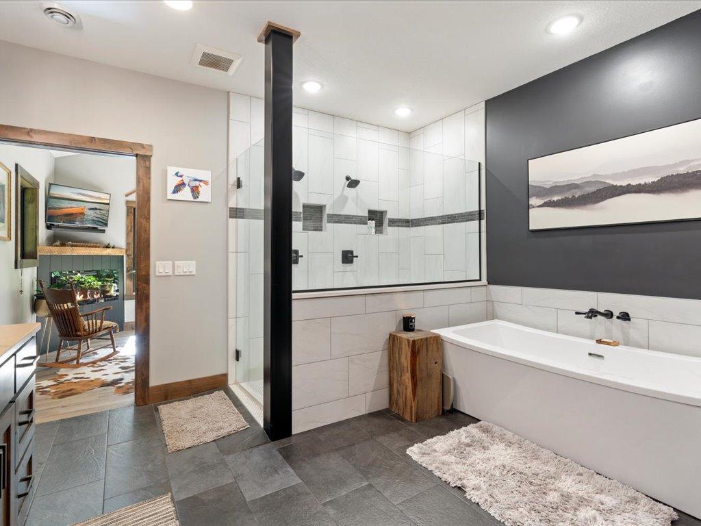 2022 single family home for sale at 19410 Lookout Road in Ironton, MN — 3 bed, 3 bath (photo 10 of 37)
