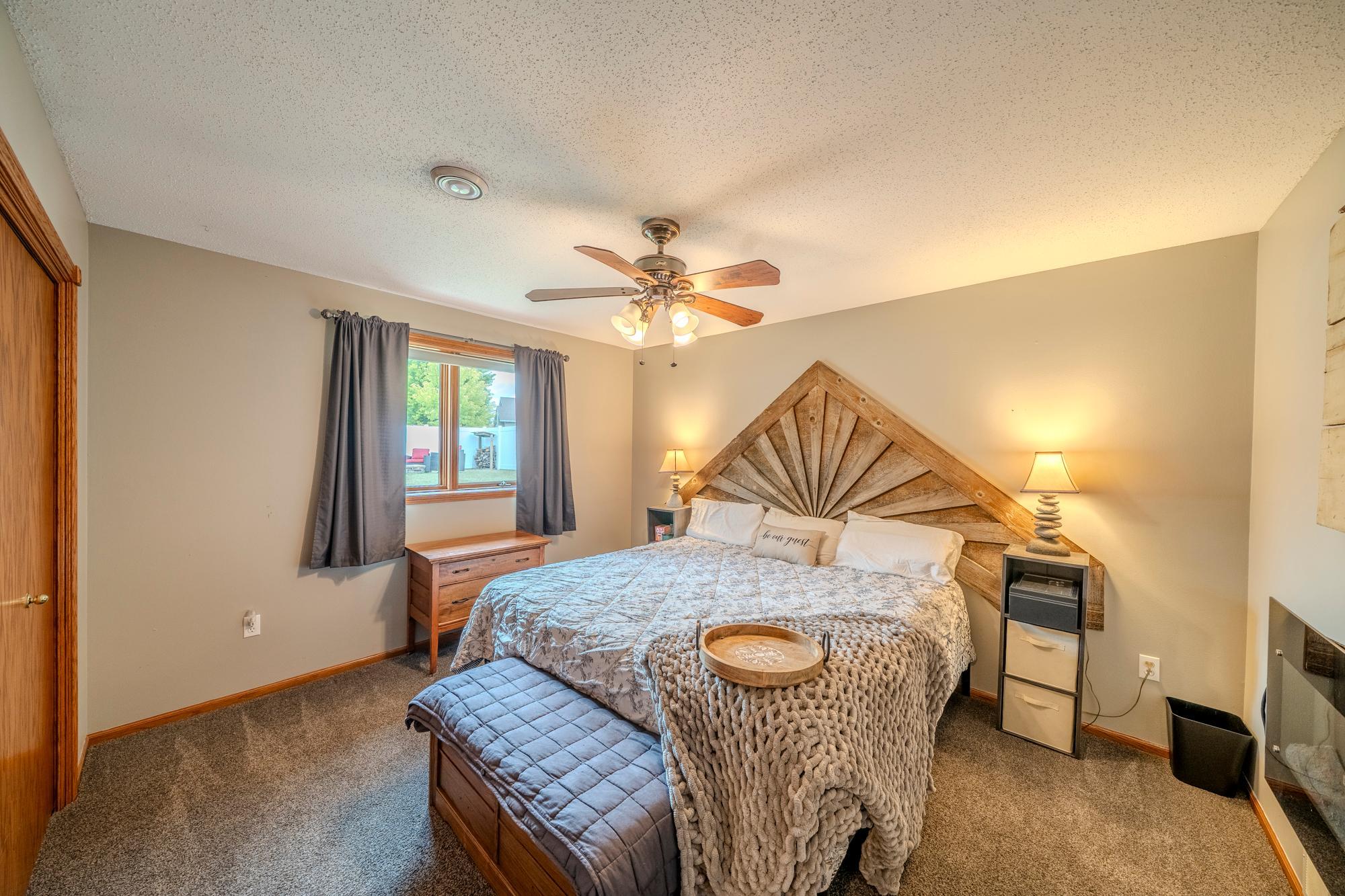 1998 single family home for sale at 2501 PARKVIEW Drive S in Fargo, ND — 4 bed, 3 bath (photo 18 of 32)