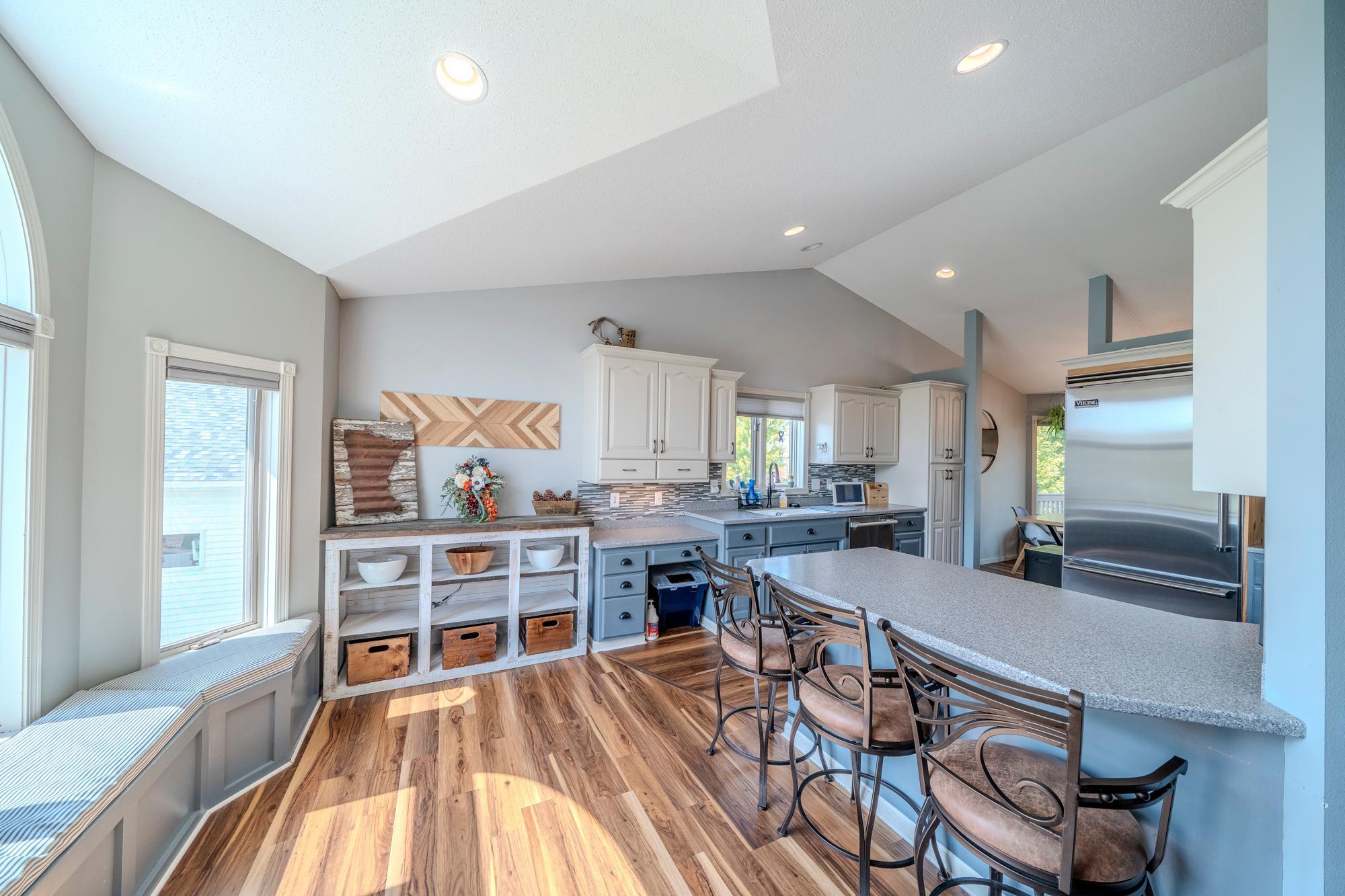 1998 single family home for sale at 2501 PARKVIEW Drive S in Fargo, ND — 4 bed, 3 bath (photo 3 of 32)