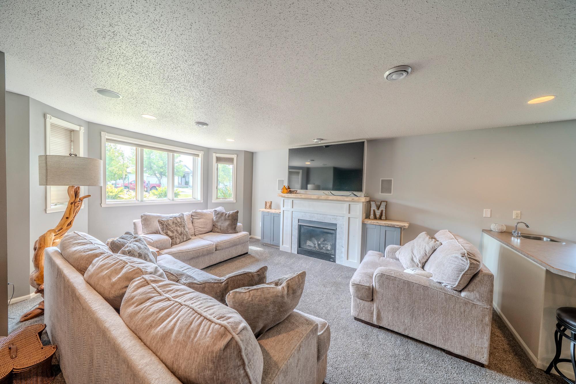 1998 single family home for sale at 2501 PARKVIEW Drive S in Fargo, ND — 4 bed, 3 bath (photo 21 of 32)