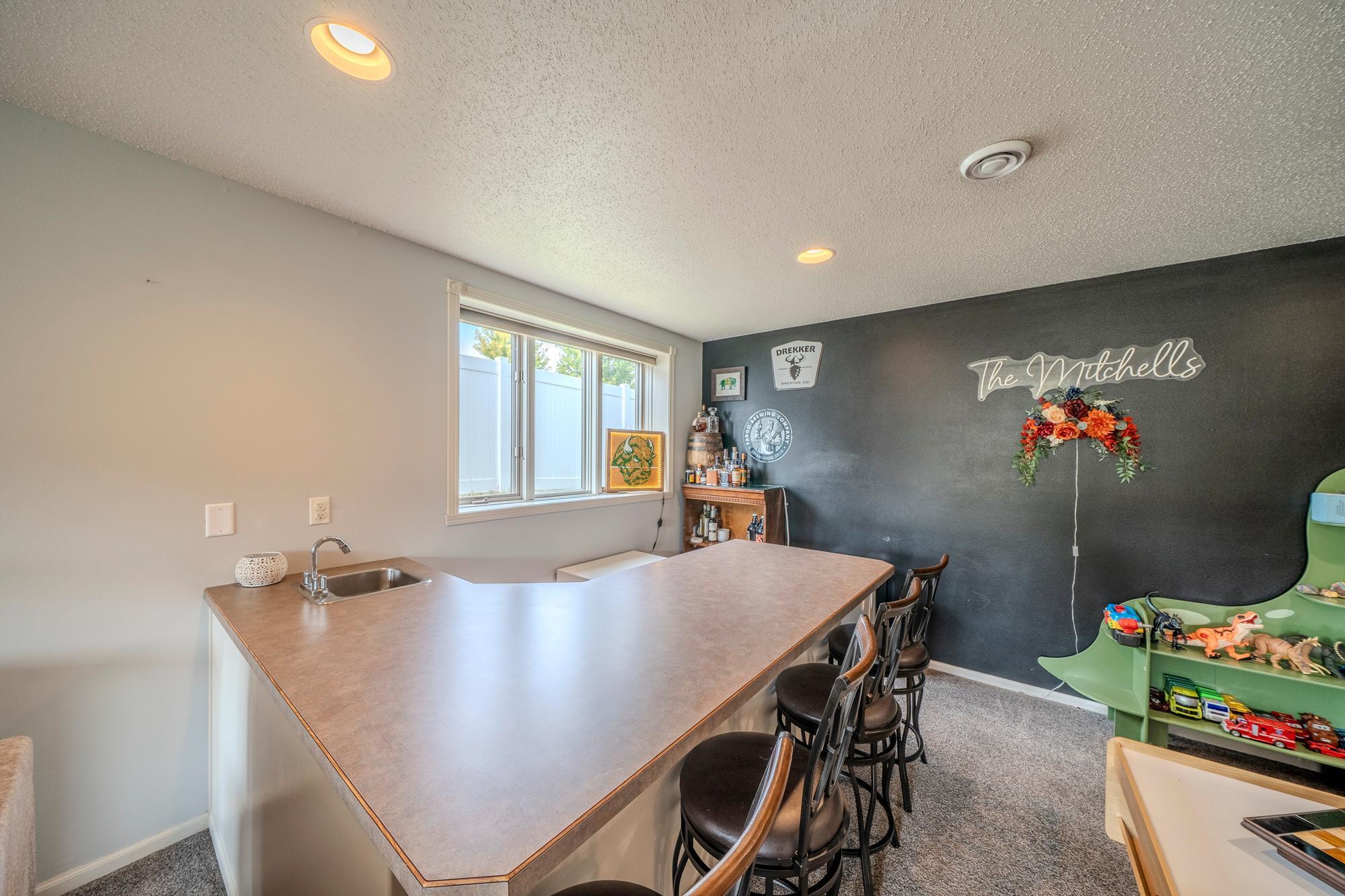 1998 single family home for sale at 2501 PARKVIEW Drive S in Fargo, ND — 4 bed, 3 bath (photo 23 of 32)