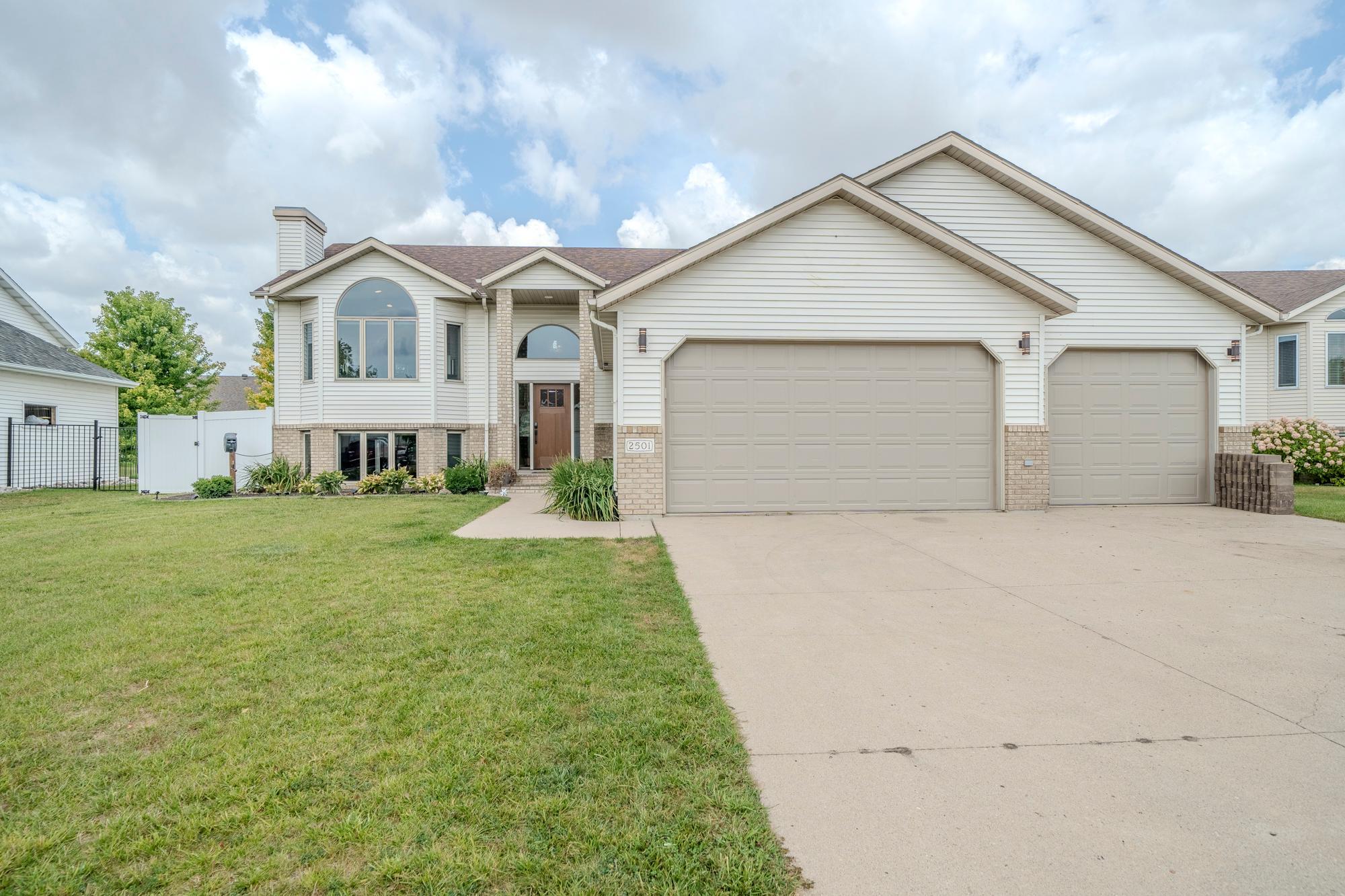 1998 single family home for sale at 2501 PARKVIEW Drive S in Fargo, ND — 4 bed, 3 bath (photo 26 of 32)