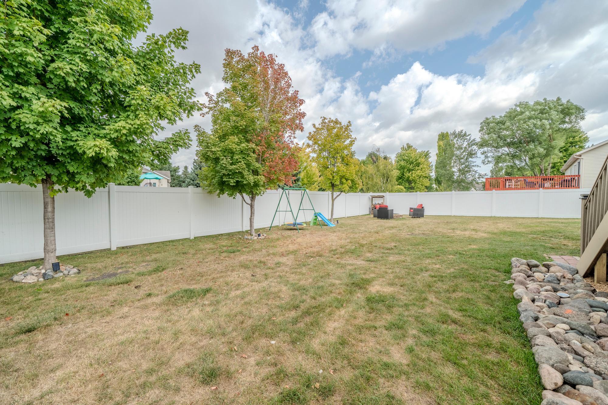 1998 single family home for sale at 2501 PARKVIEW Drive S in Fargo, ND — 4 bed, 3 bath (photo 29 of 32)