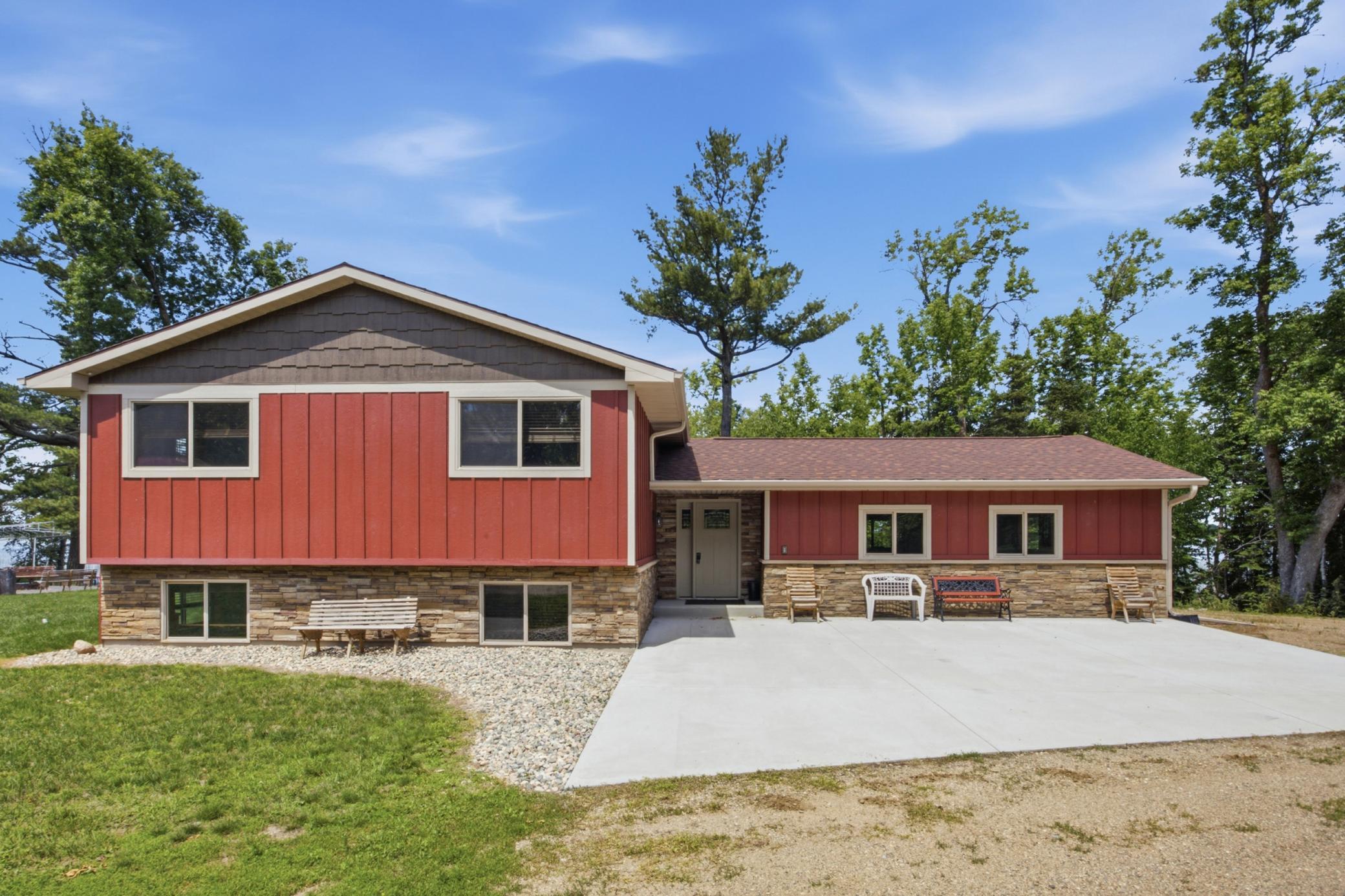 1978 single family home for sale at 46824 Foss Road in Osage, MN — 5 bed, 3 bath (photo 2 of 43)
